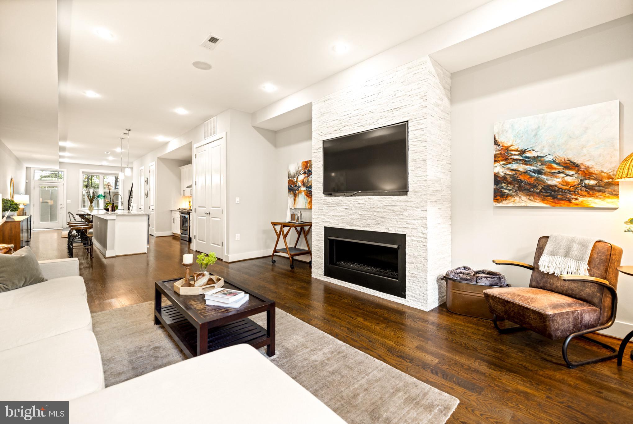 1107 Kenyon STREET NW Unit: 1
