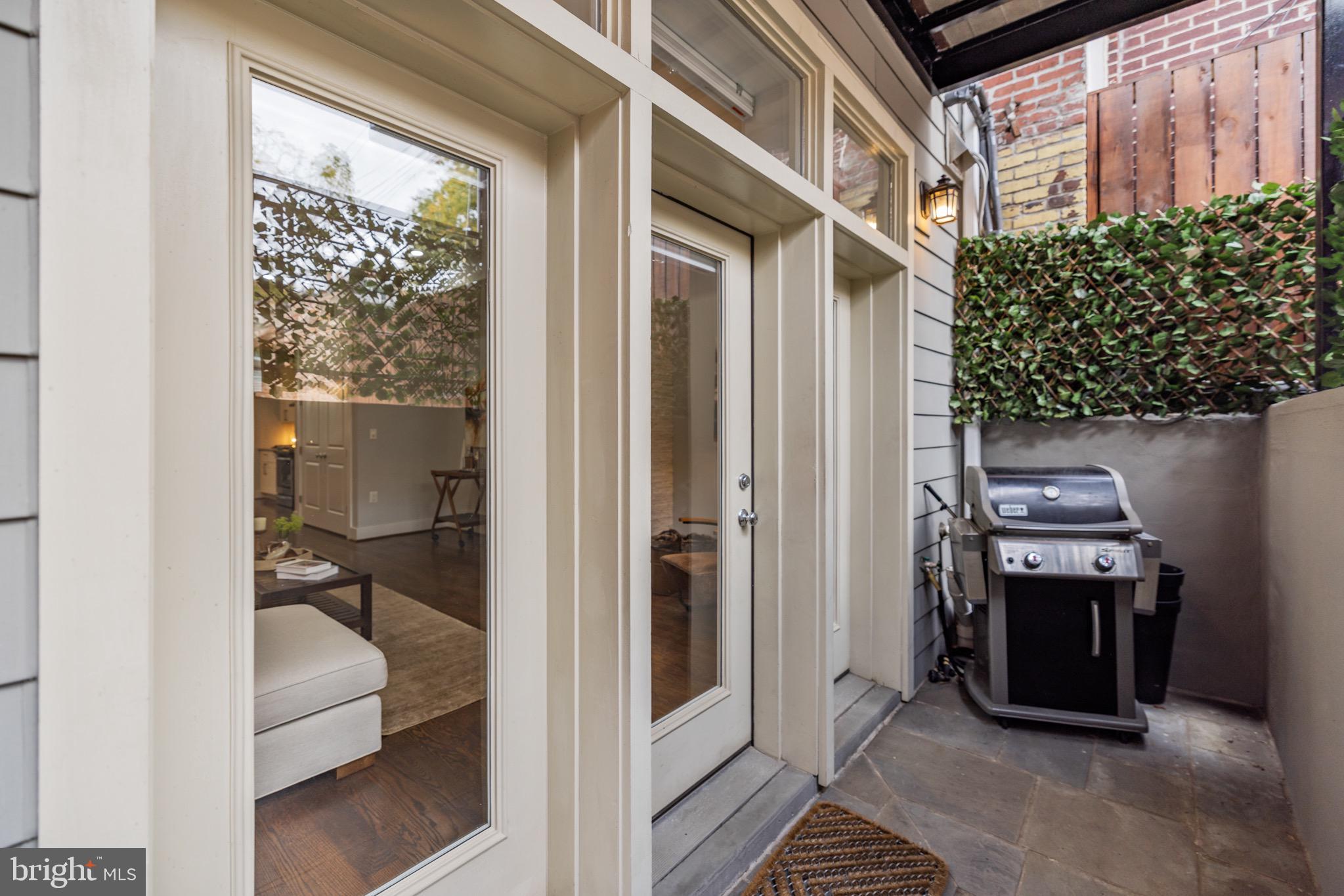 1107 Kenyon STREET NW Unit: 1