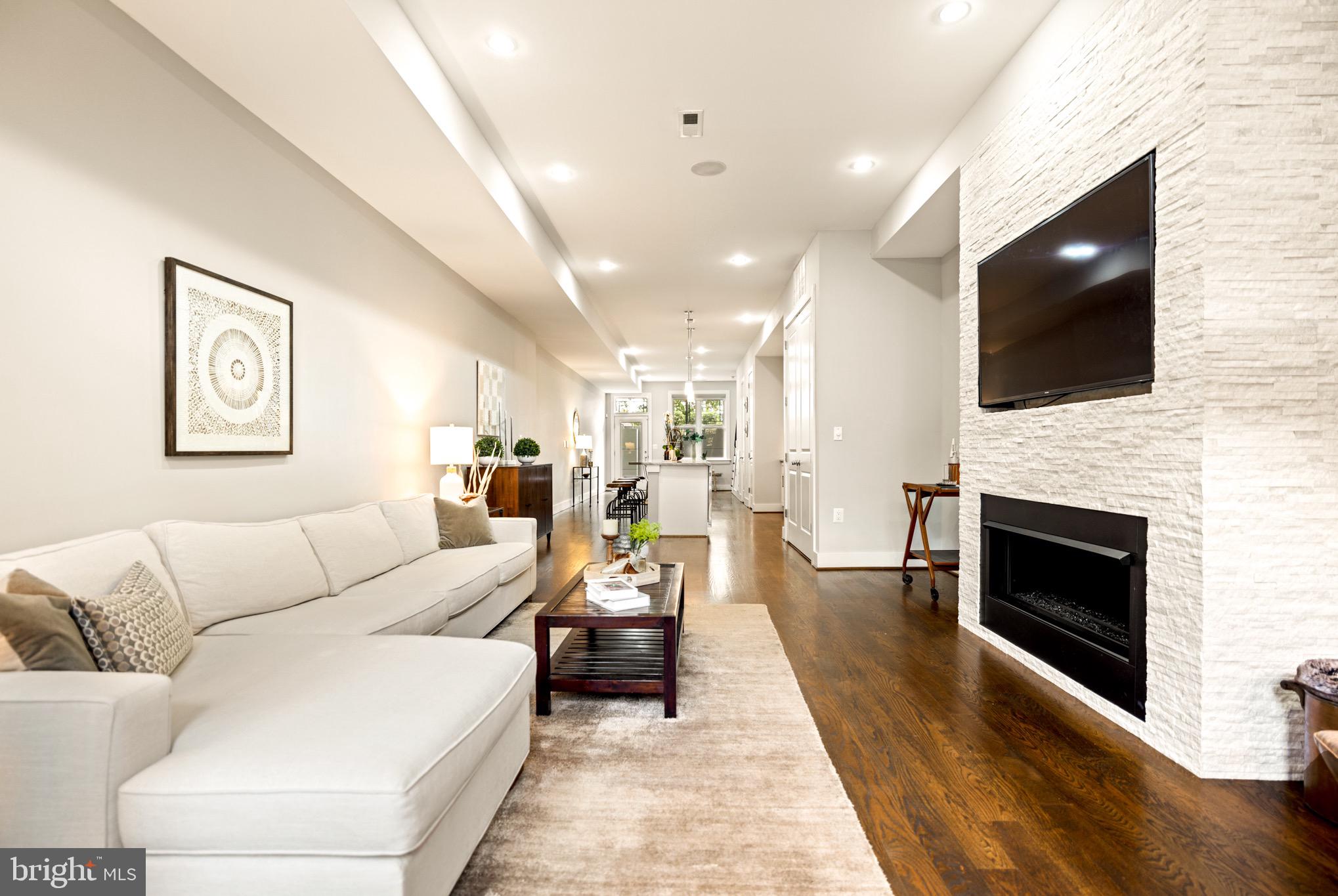 1107 Kenyon STREET NW Unit: 1