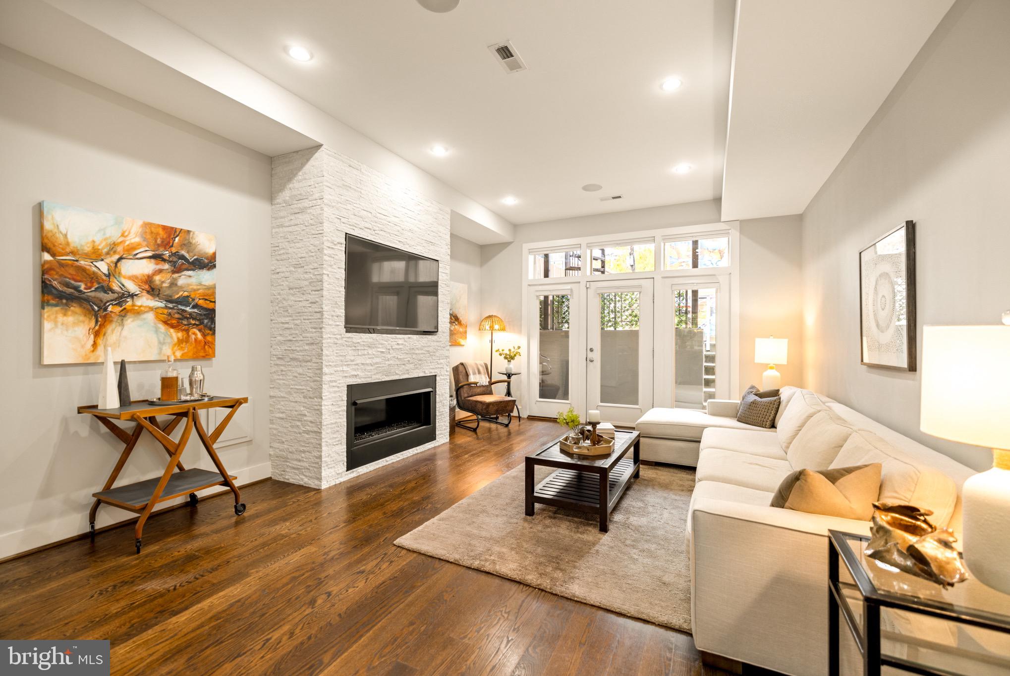 1107 Kenyon STREET NW Unit: 1