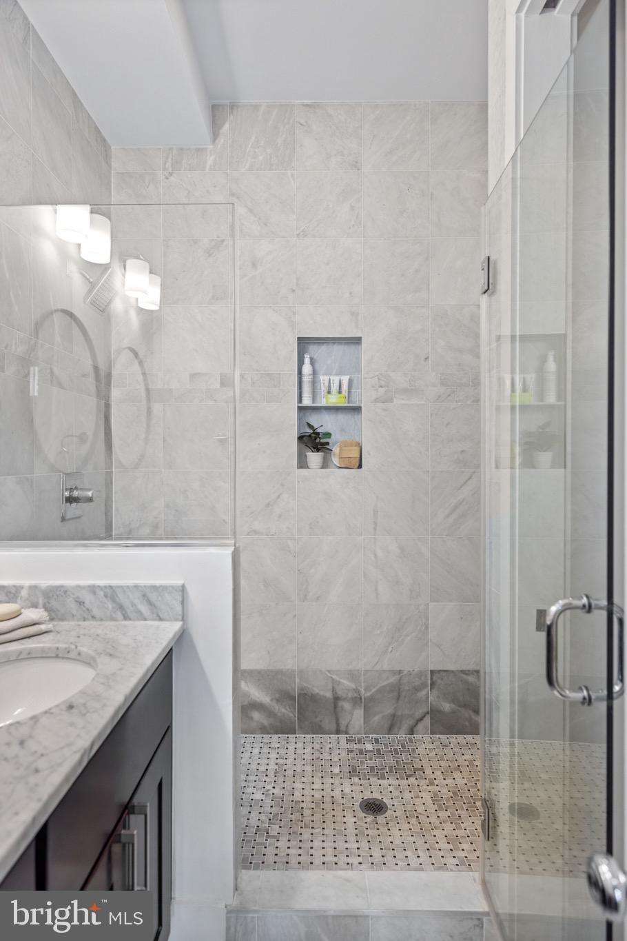 1107 Kenyon STREET NW Unit: 1
