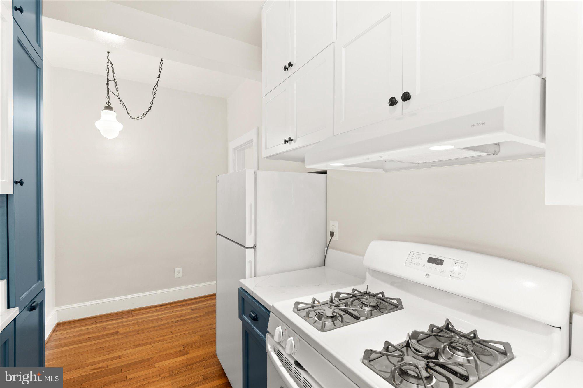 3026 Porter St NW #102