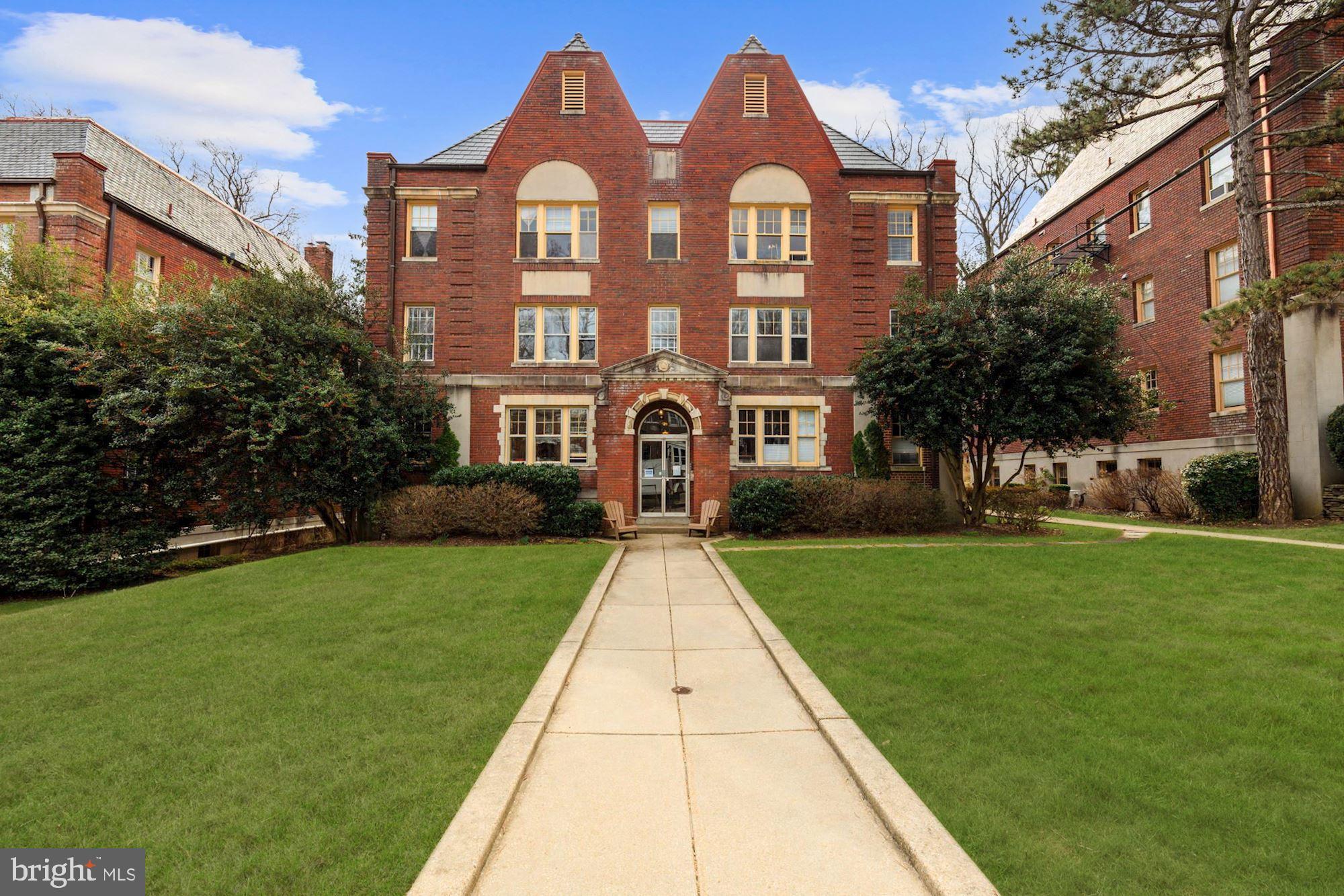 3026 Porter St NW #102