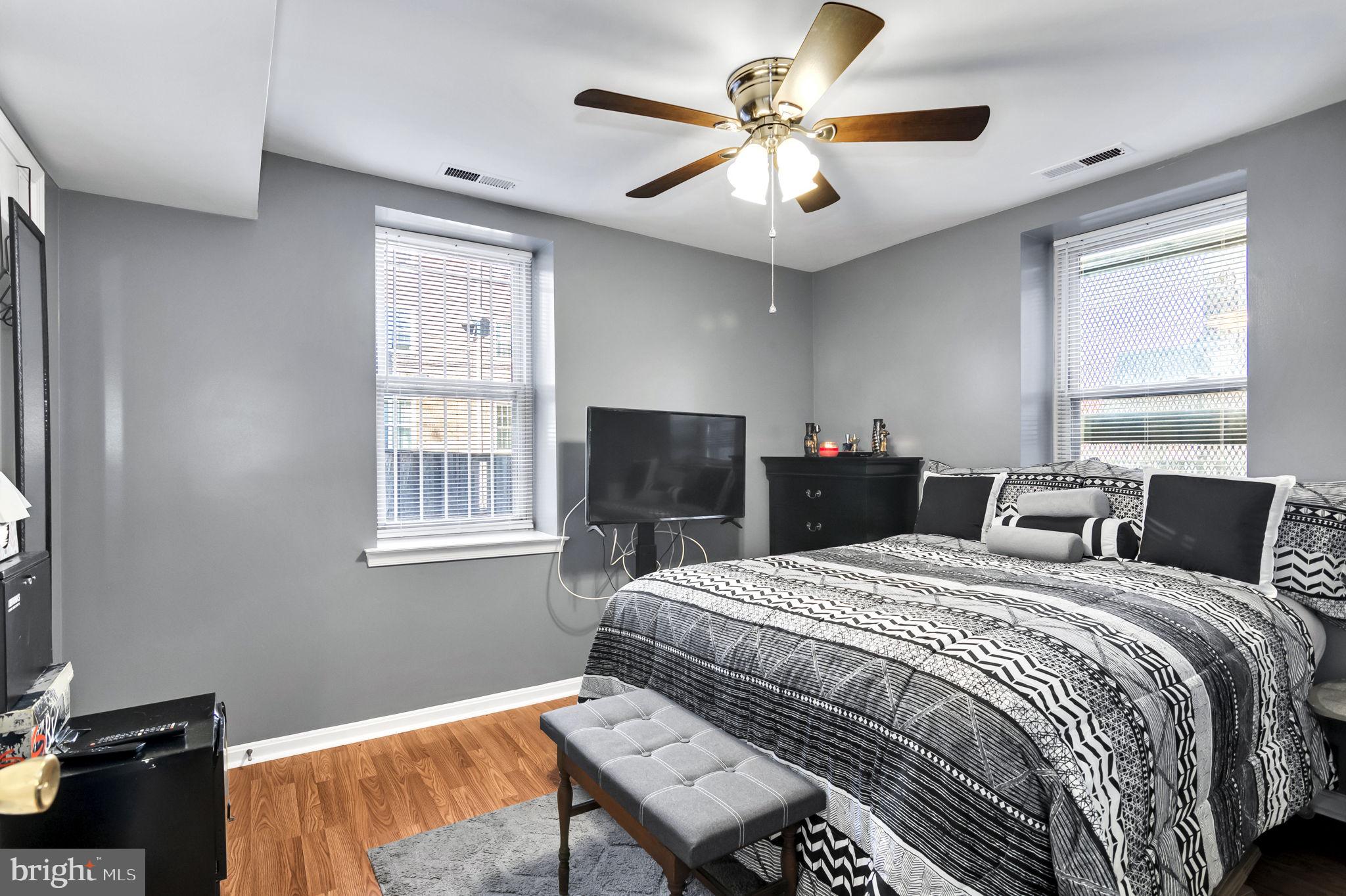345 Oakdale Pl NW #102