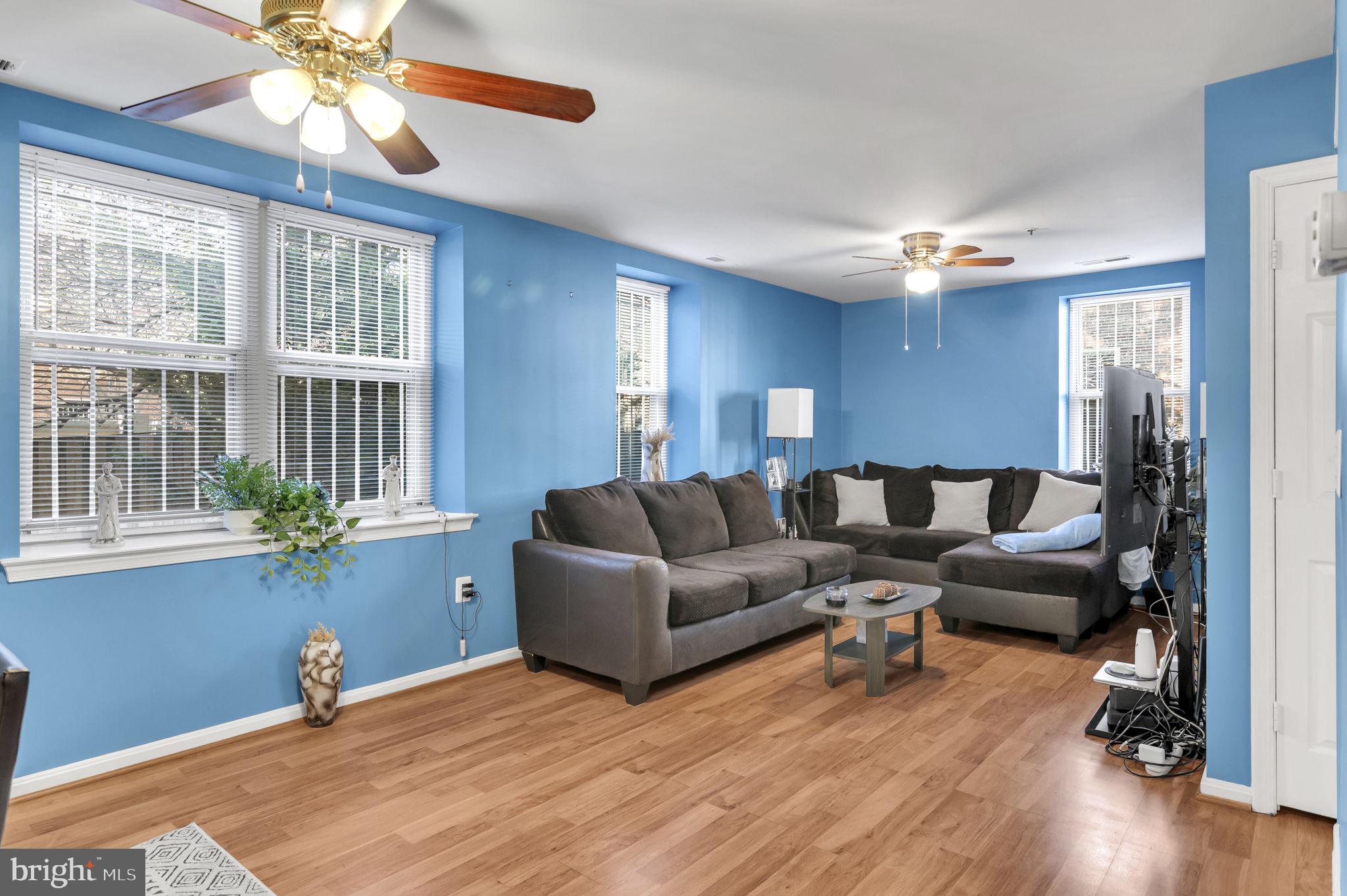 345 Oakdale Pl NW #102