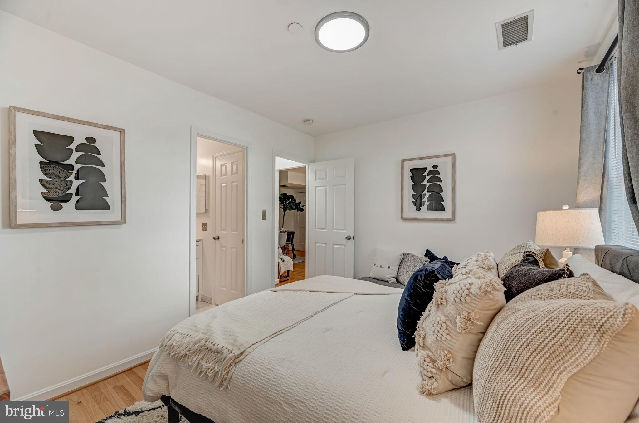 730 11th STREET NE Unit: 404
