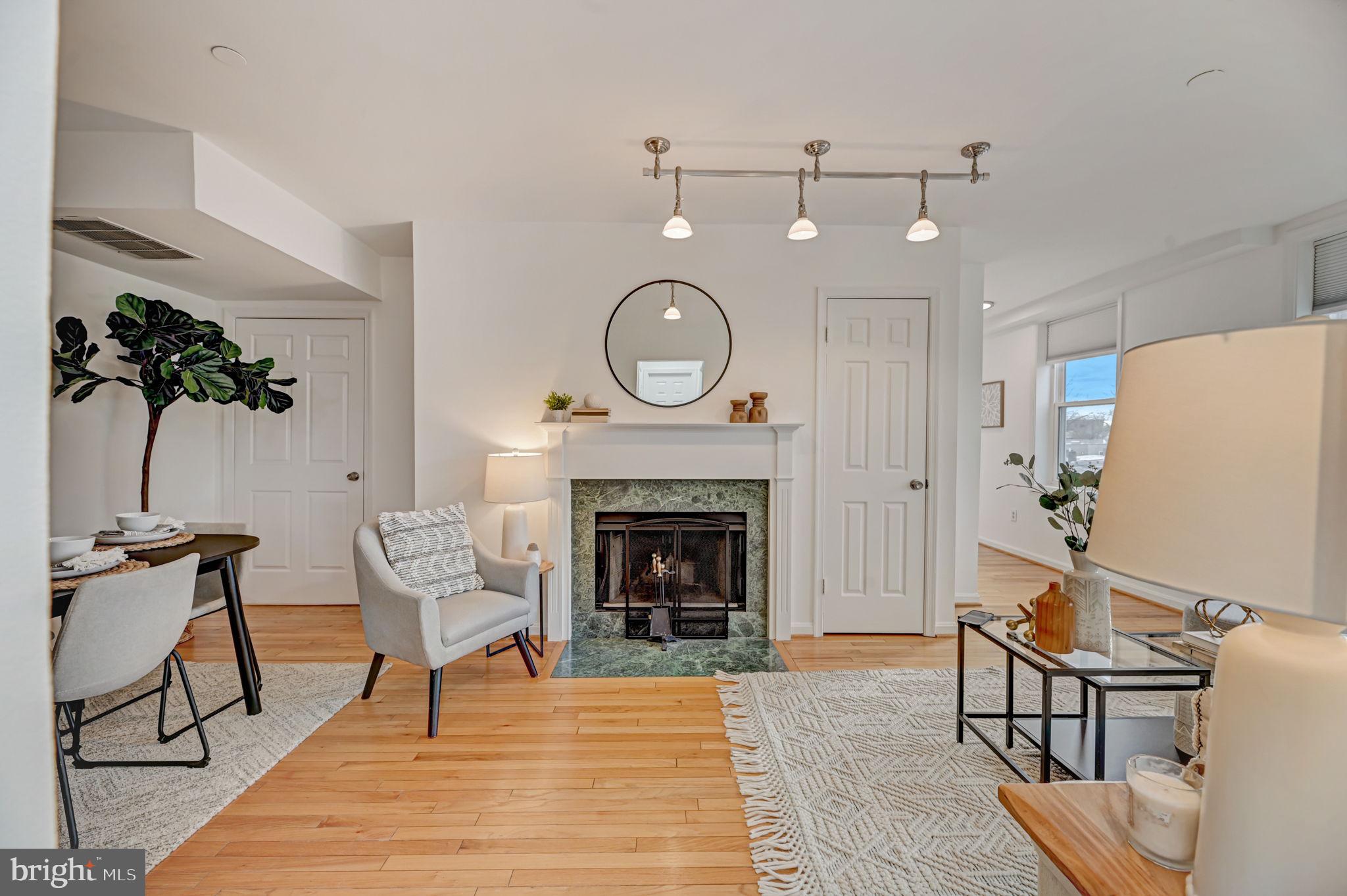 730 11th STREET NE Unit: 404