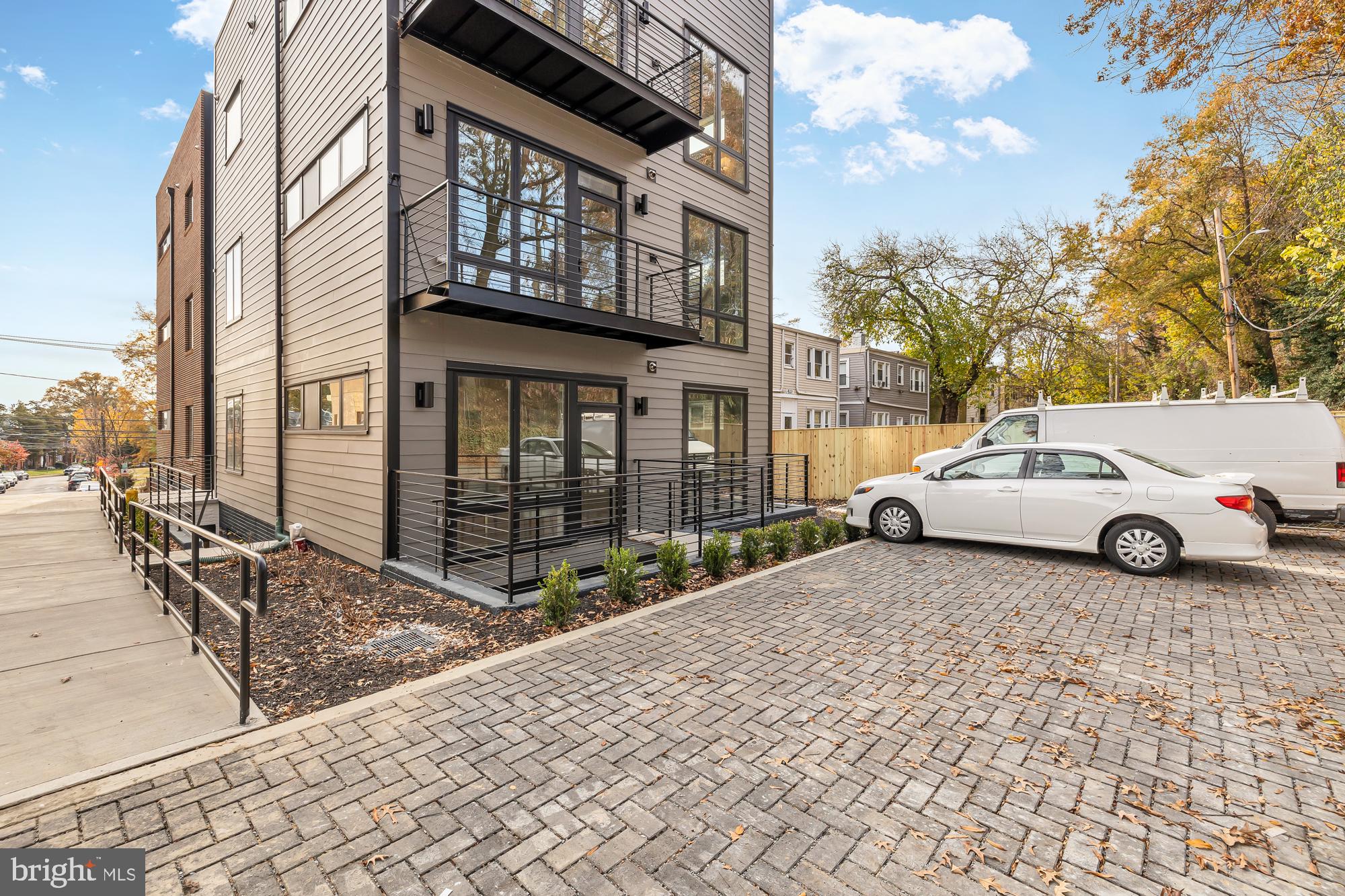 824 Taylor St NE #7