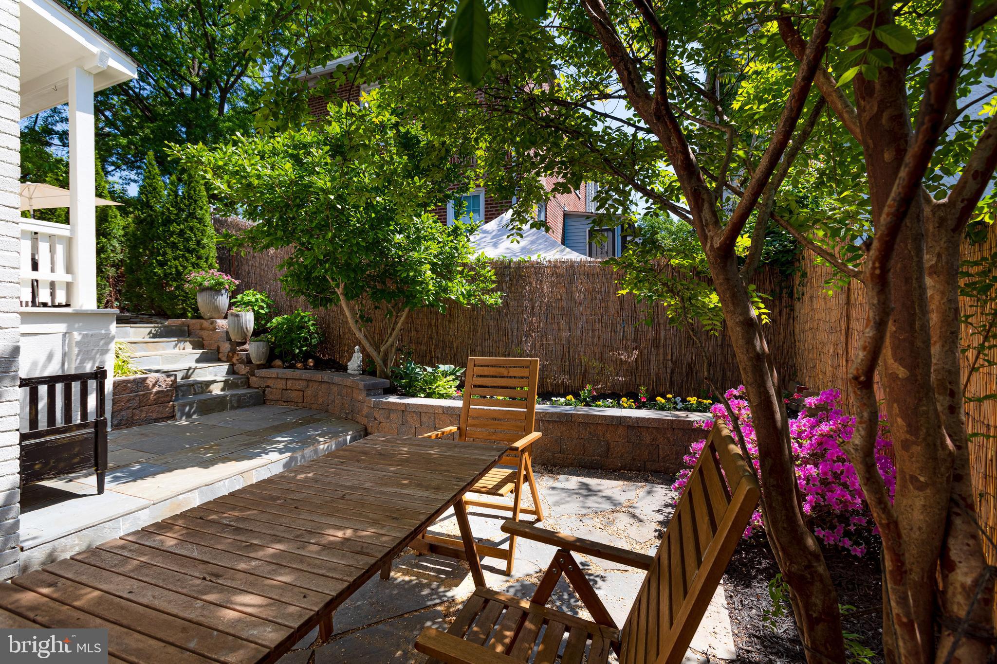 323 Channing St NE