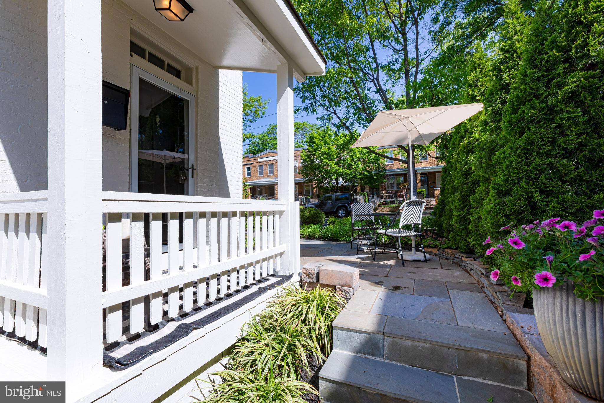 323 Channing St NE