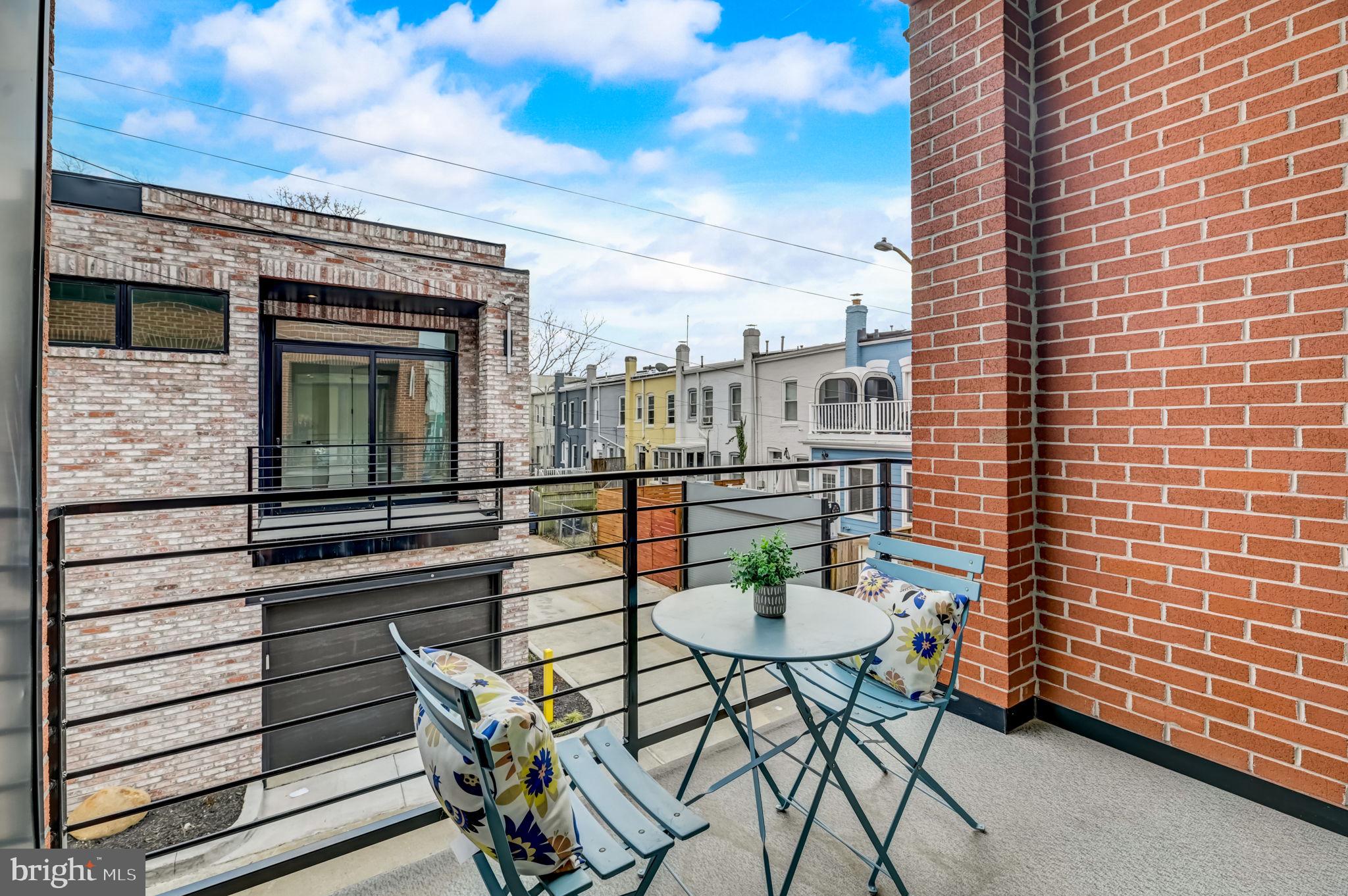 782 Fairmont St NW