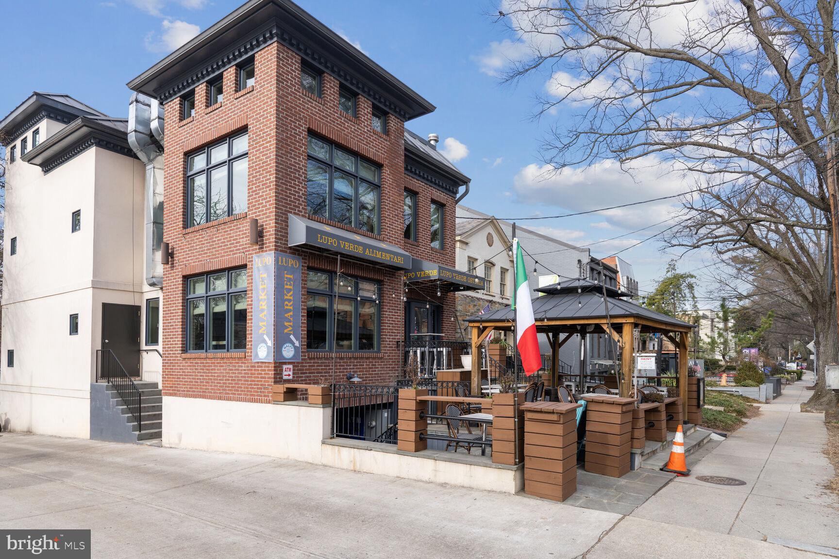 4725 MacArthur Blvd NW