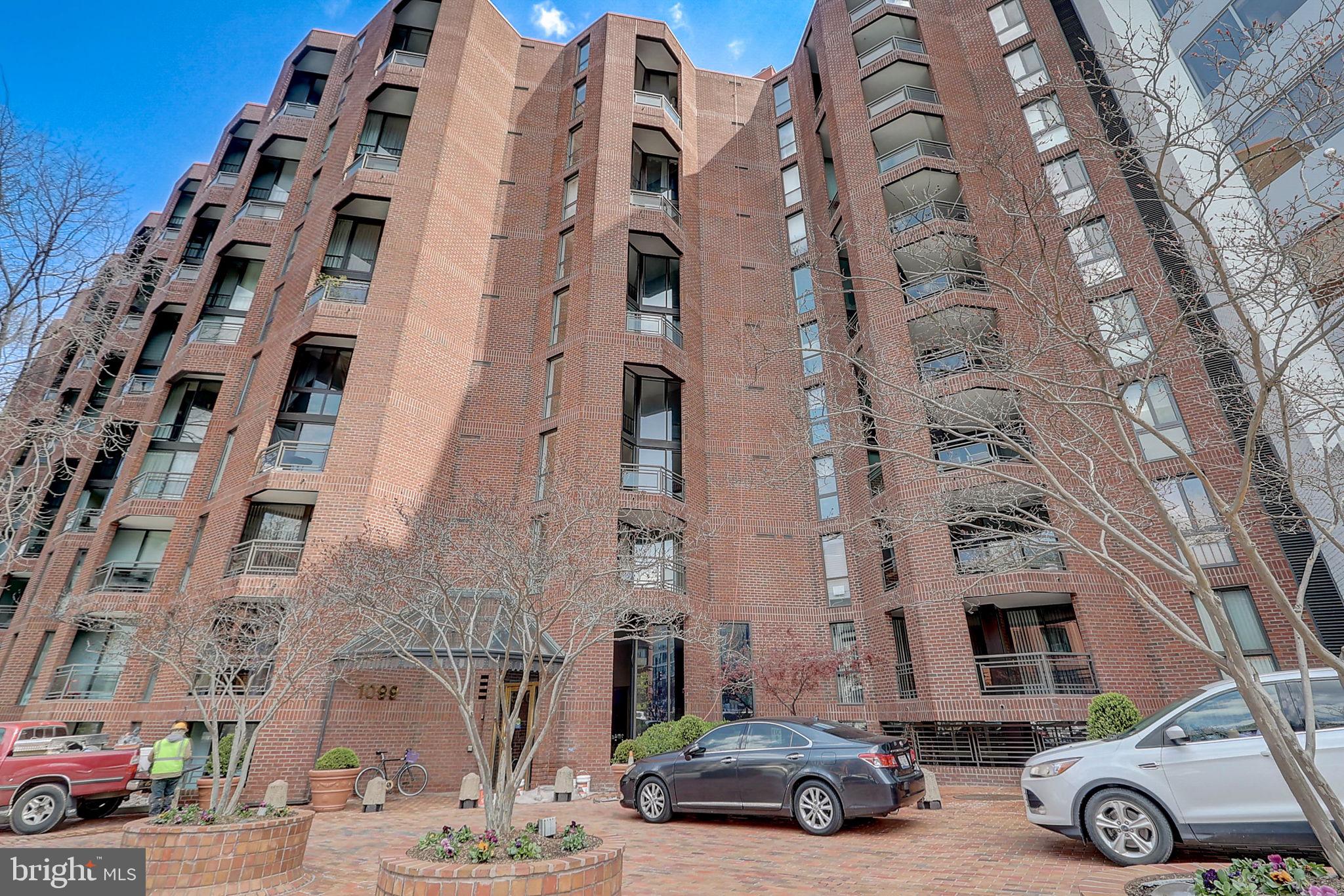 1099 22nd St NW #201