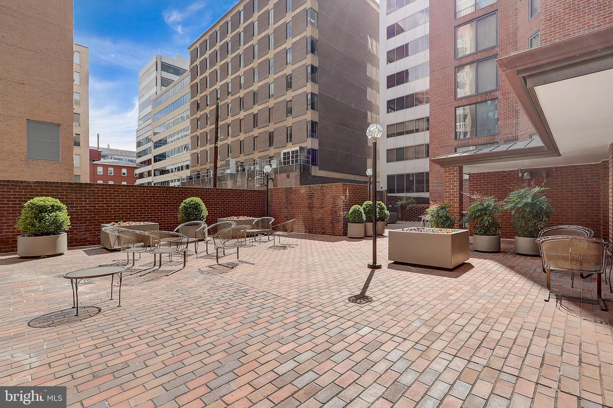 1099 22nd St NW #201