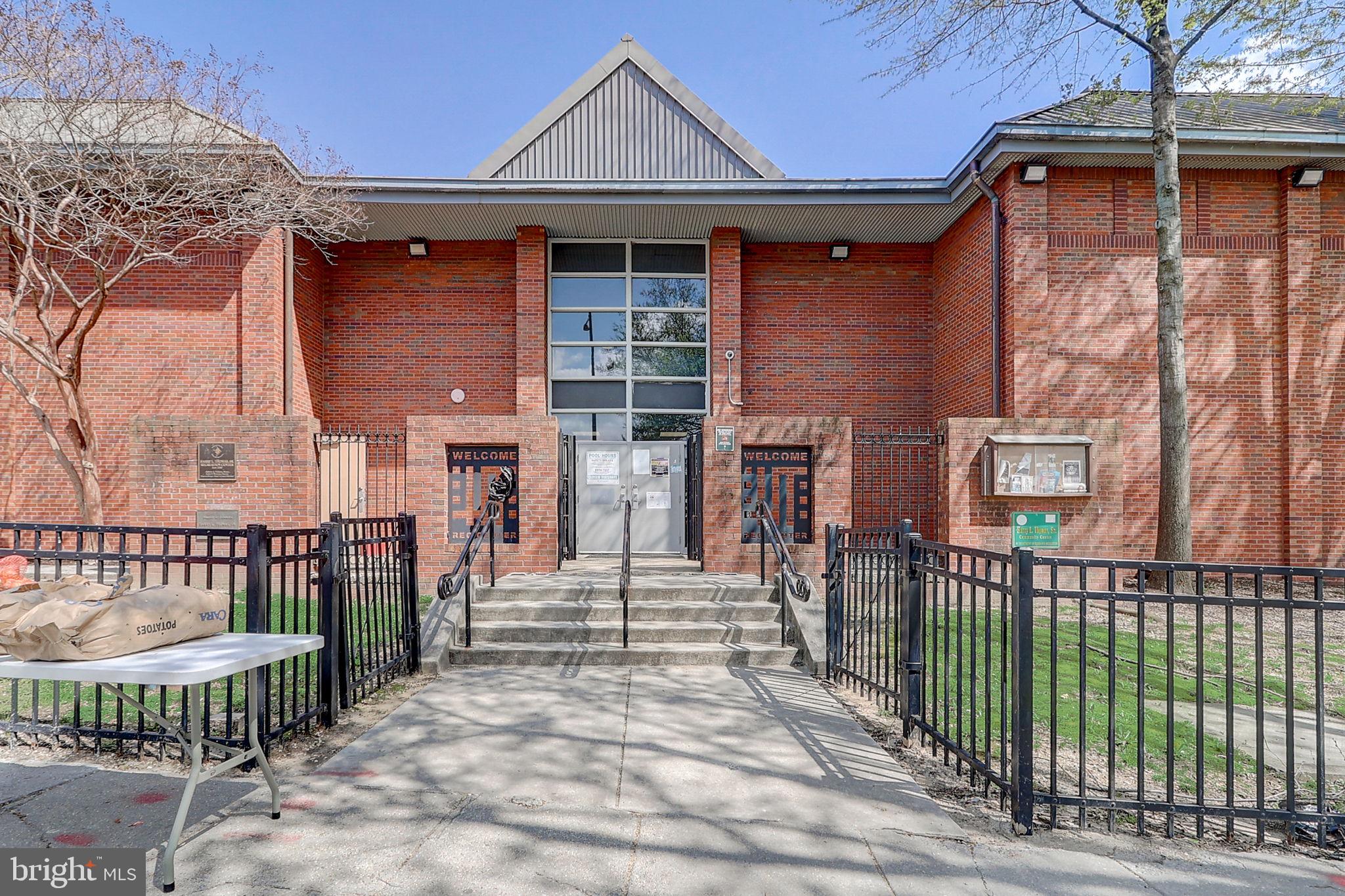 53 Quincy Pl NE