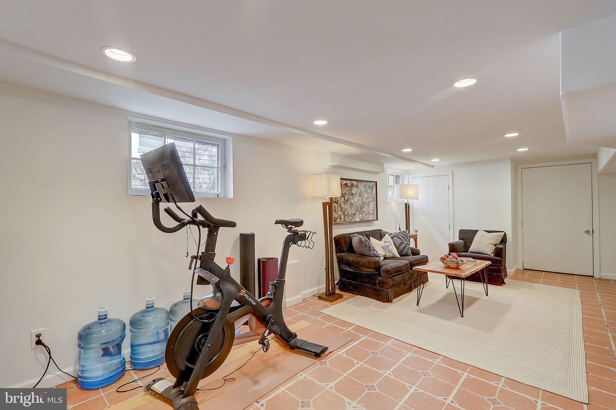 407 Aspen St NW