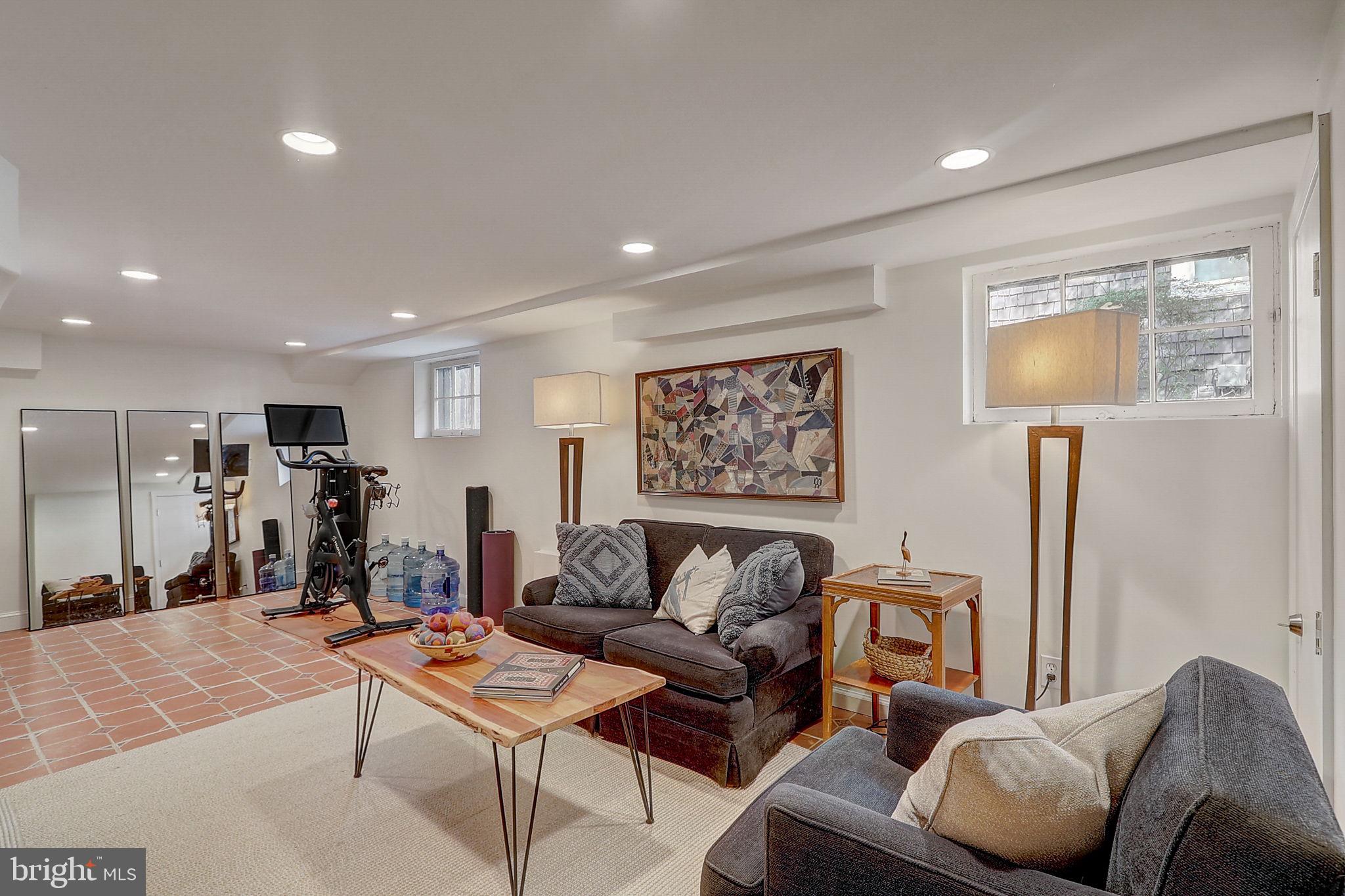 407 Aspen St NW