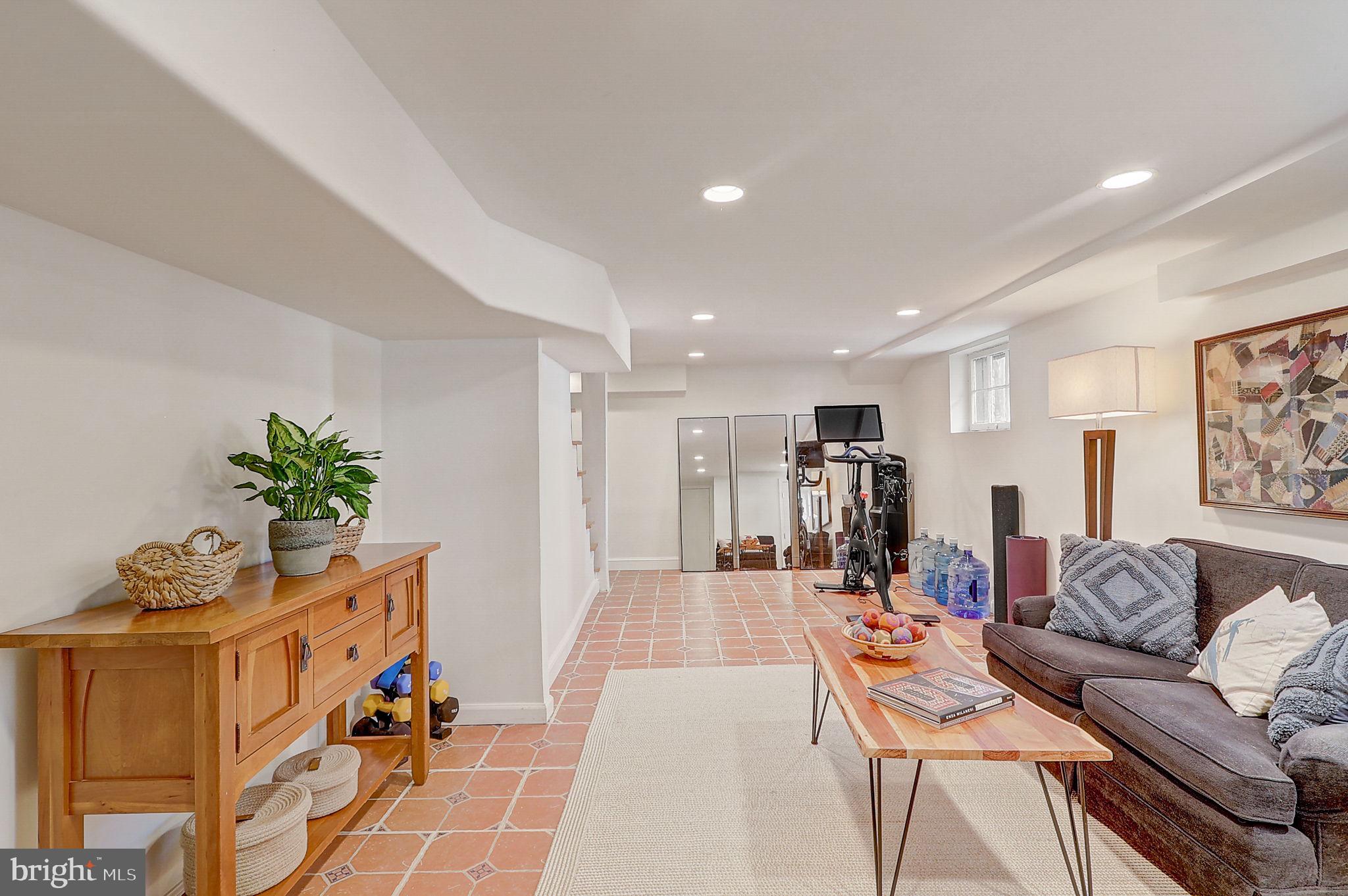 407 Aspen St NW