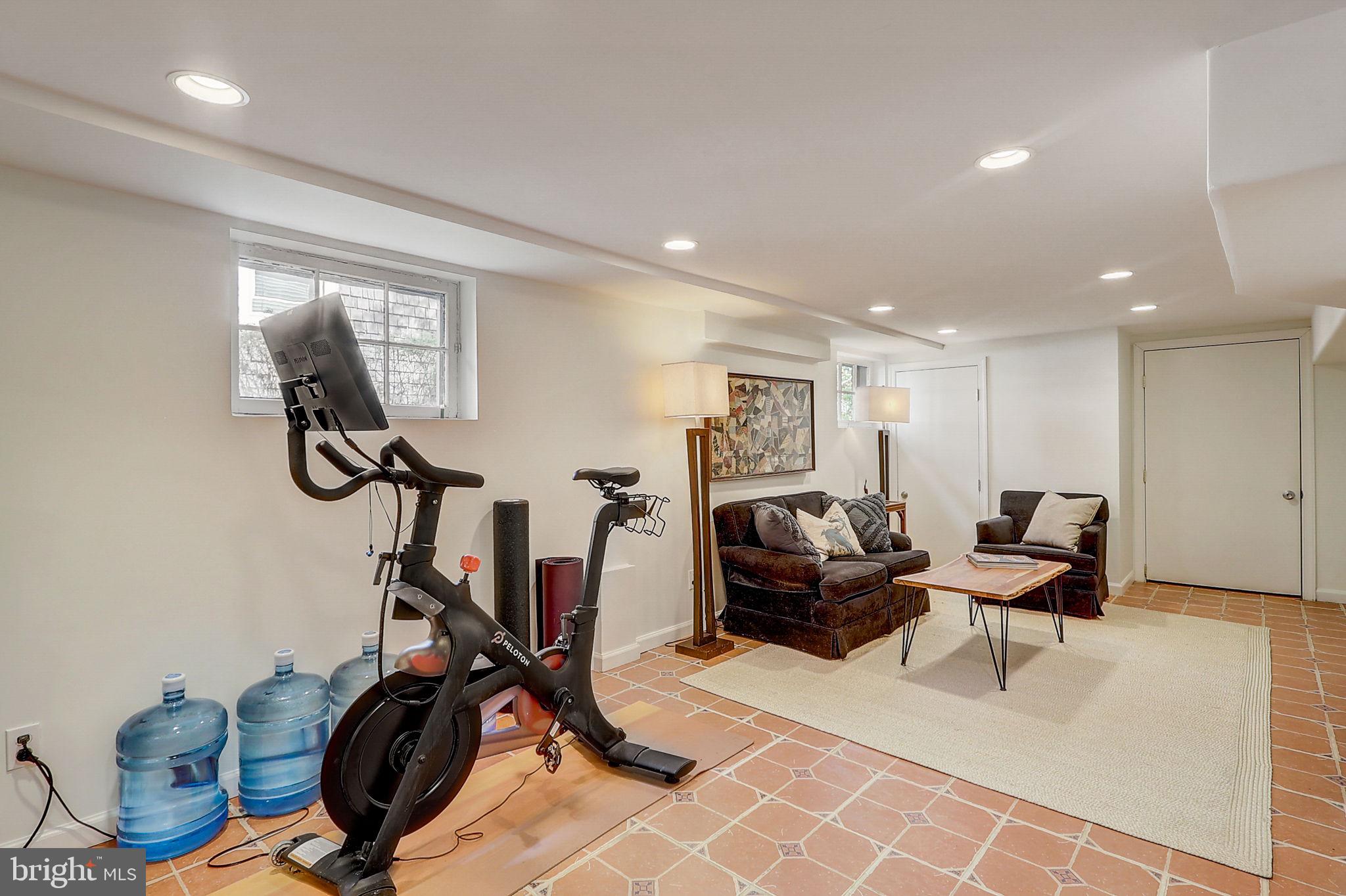407 Aspen St NW