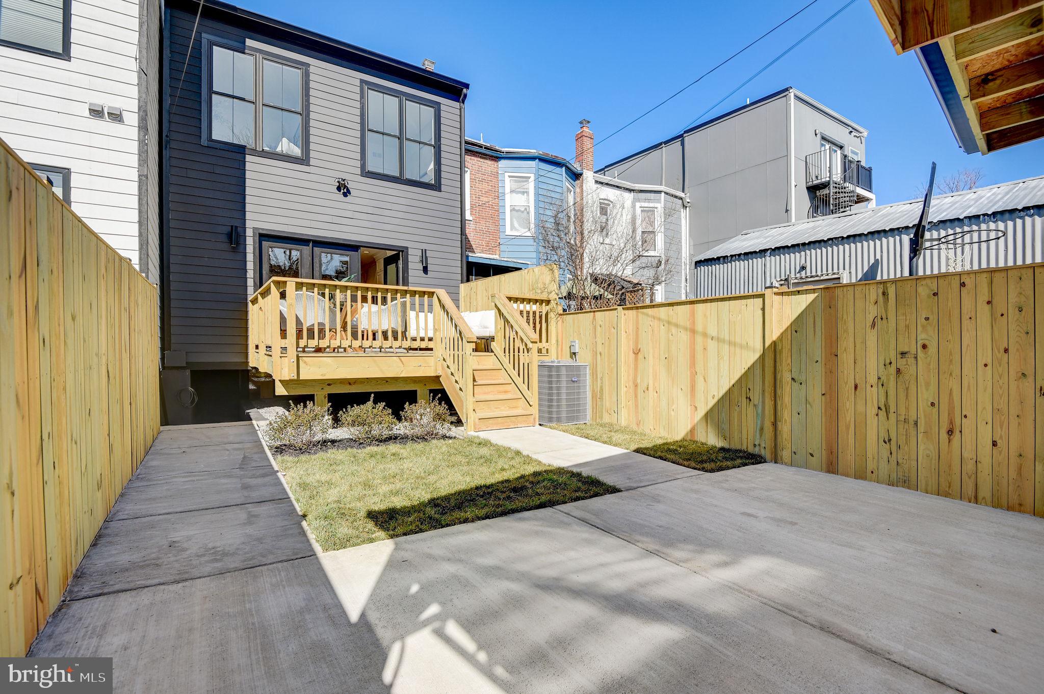 17 Sherman Cir NW