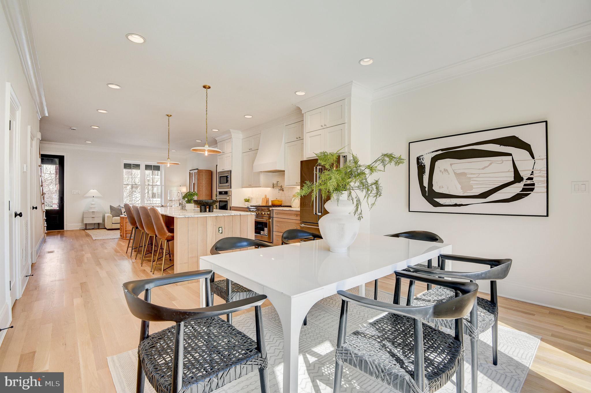 17 Sherman Cir NW