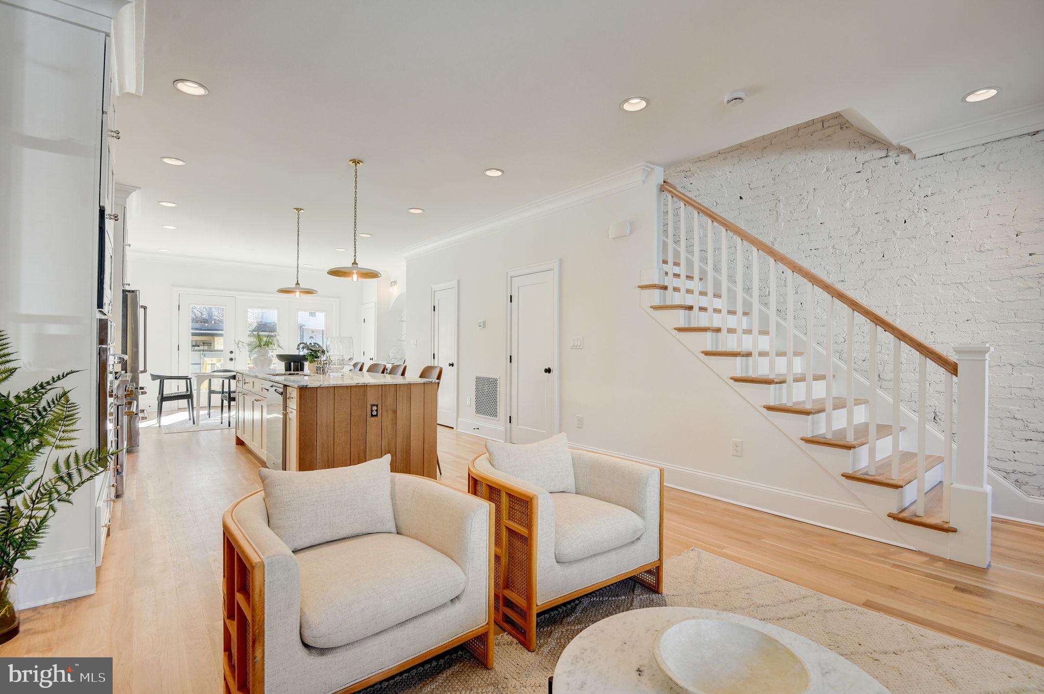 17 Sherman Cir NW