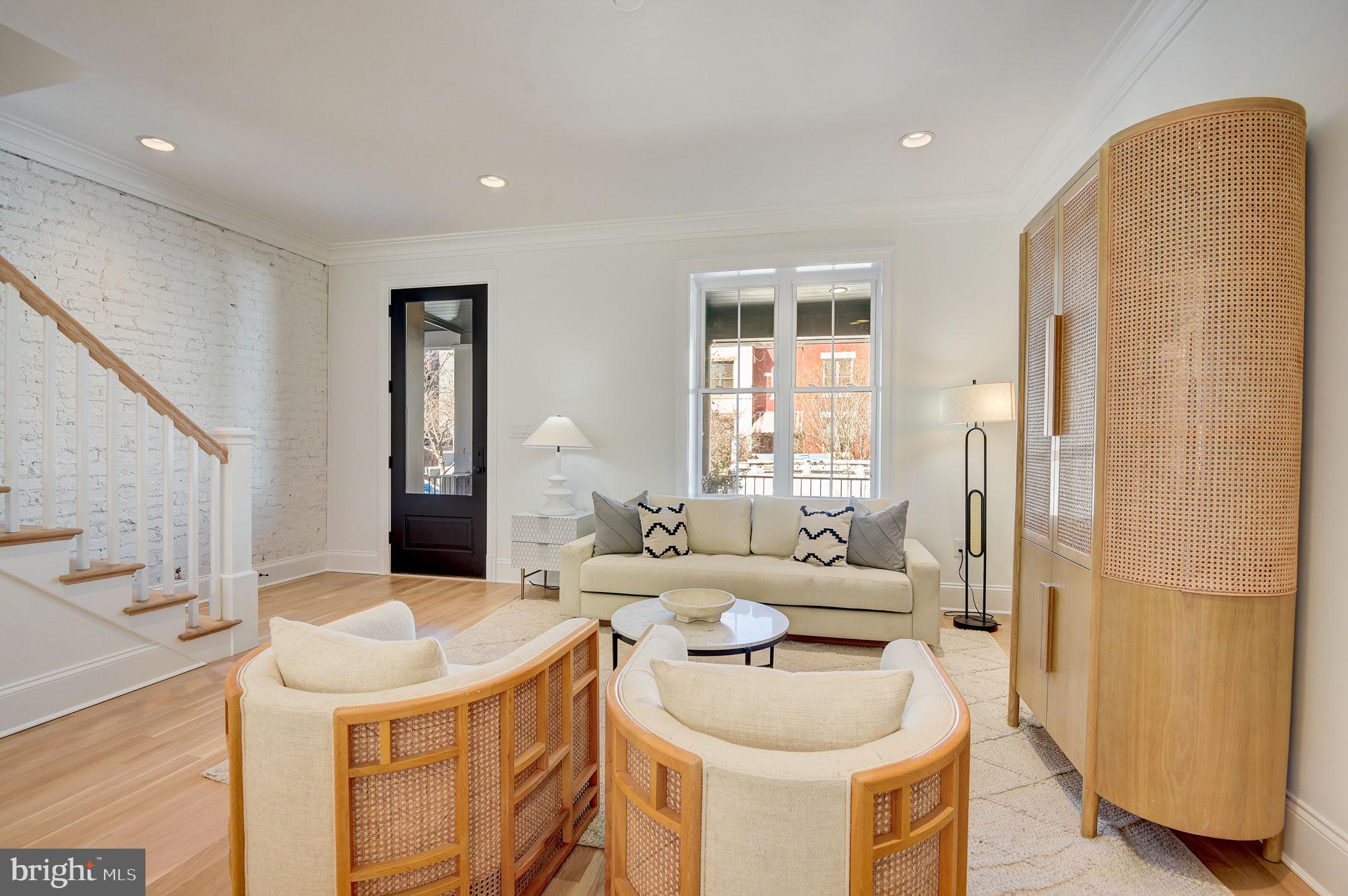 17 Sherman Cir NW