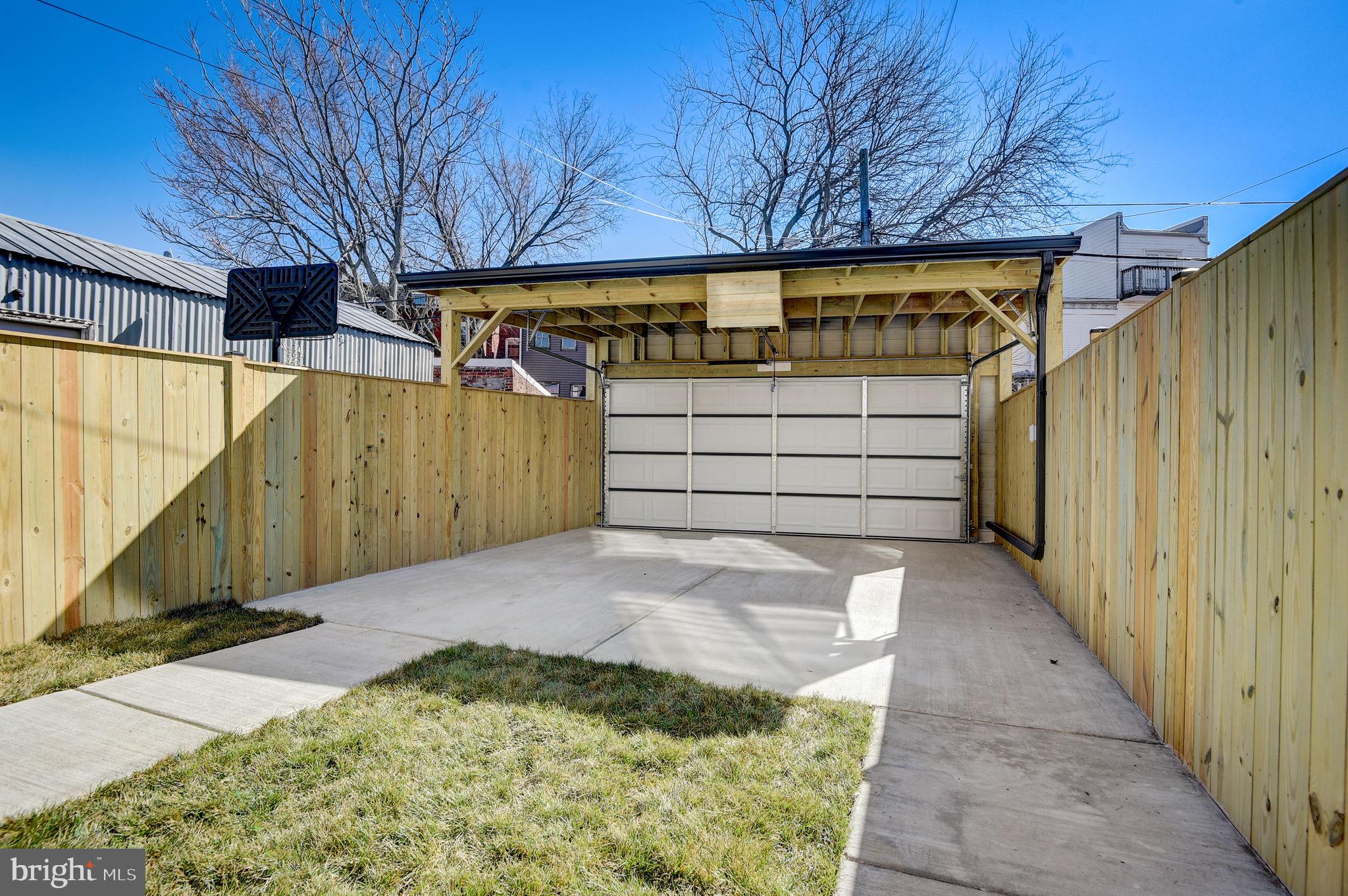 17 Sherman Cir NW