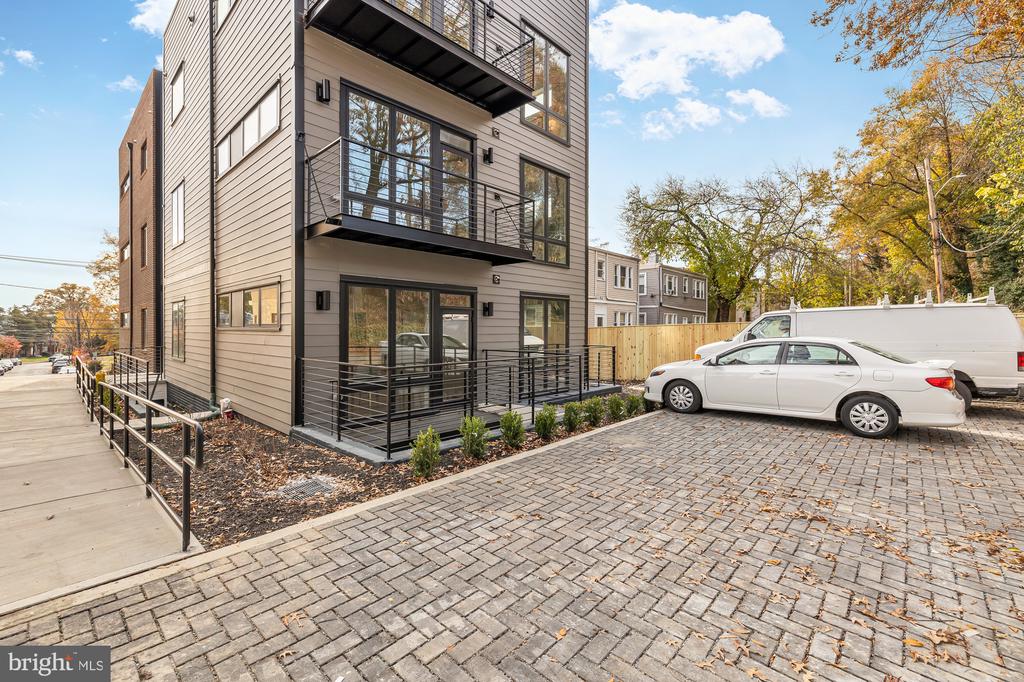 824 Taylor St NE #1
