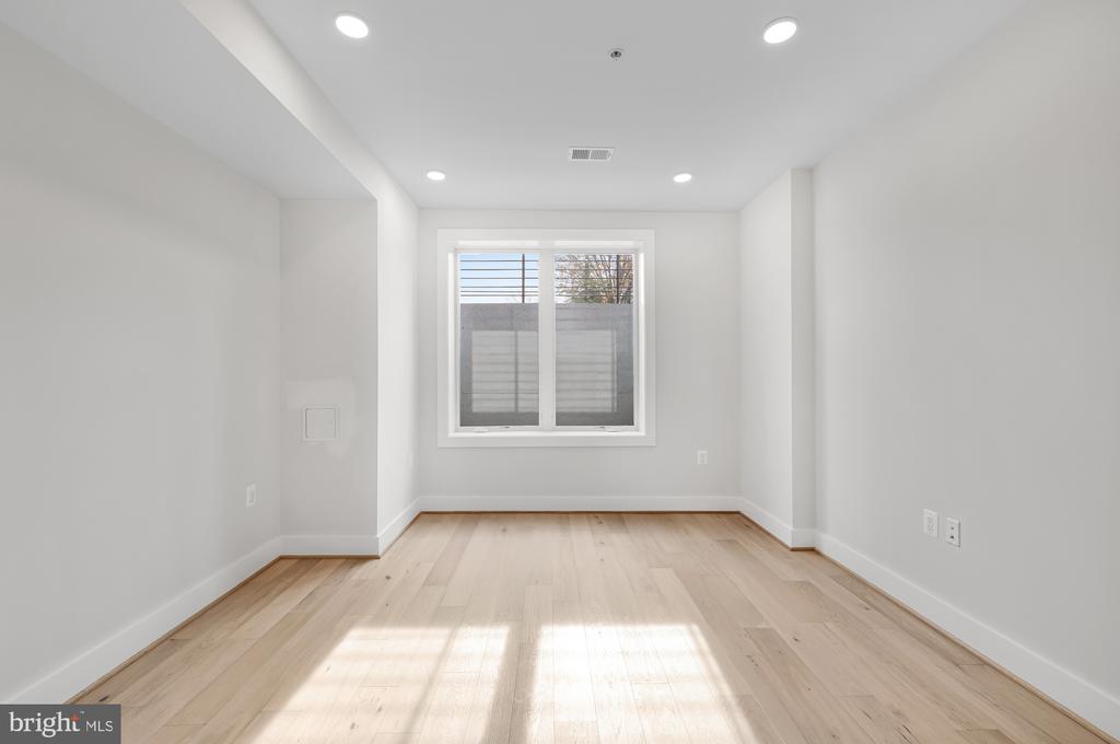 824 Taylor St NE #1