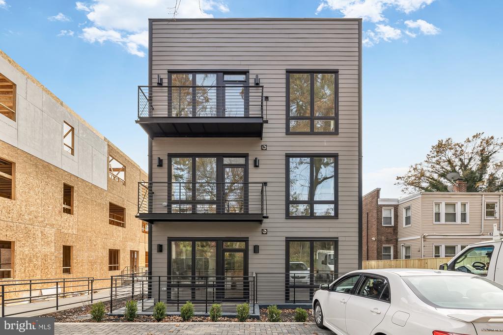 824 Taylor St NE #1