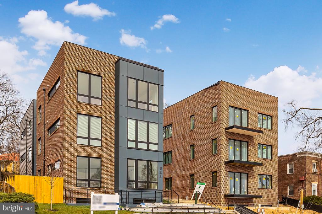 824 Taylor St NE #1