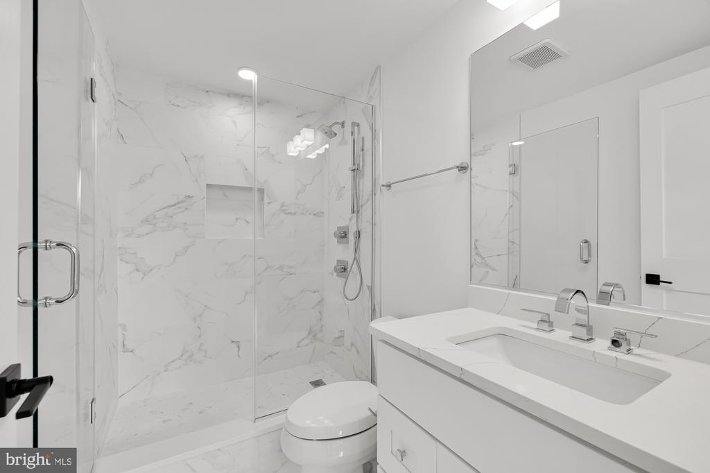824 Taylor St NE #1