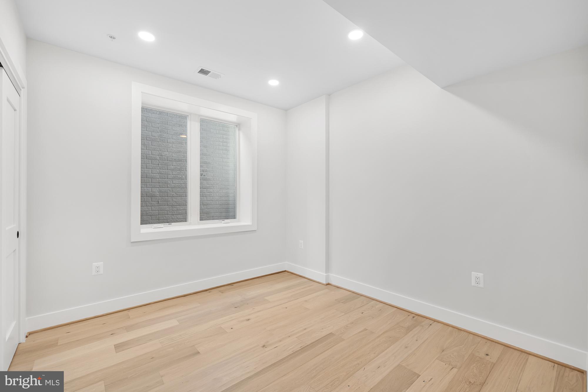 824 Taylor St NE #1