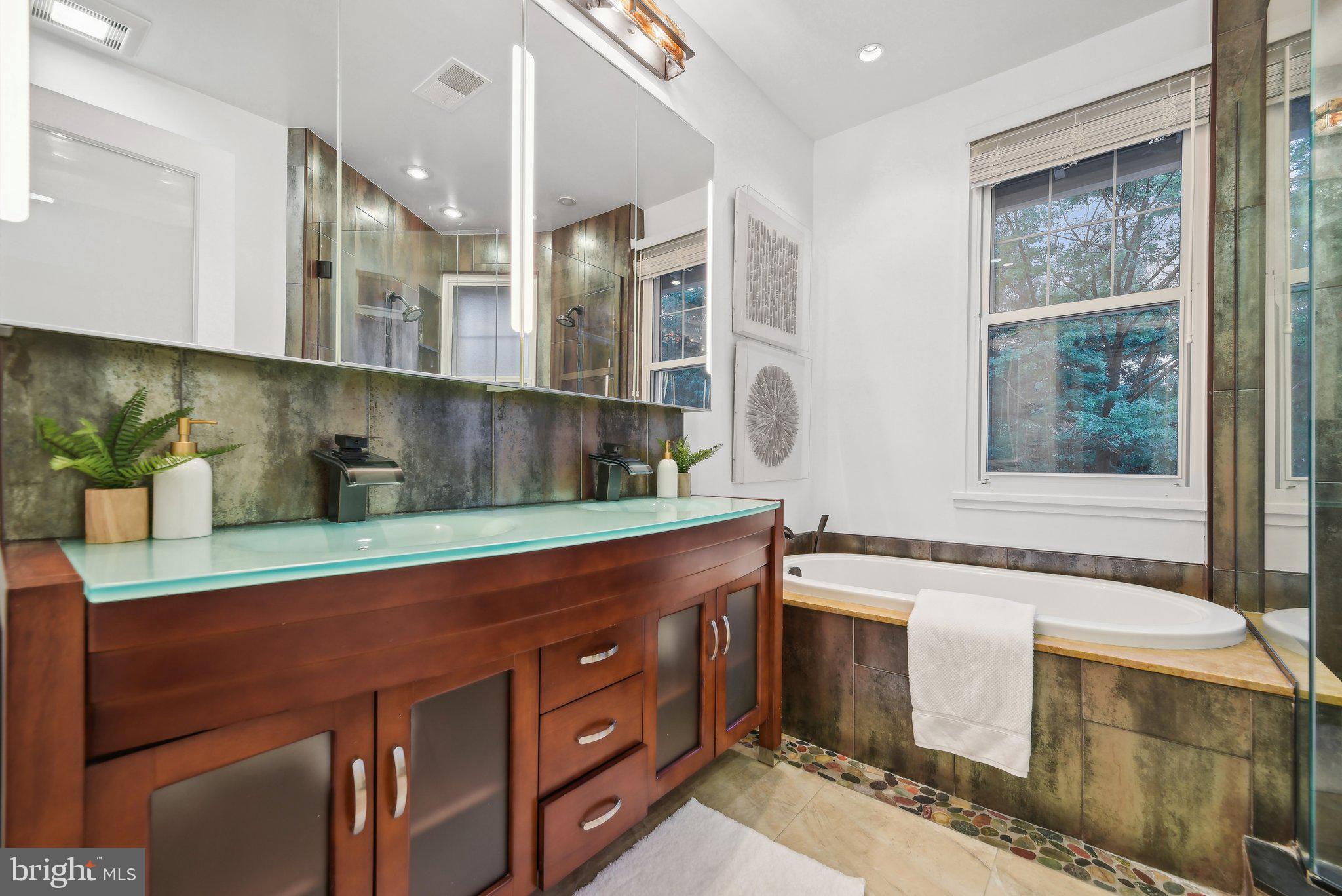 2515 Woodley Rd NW