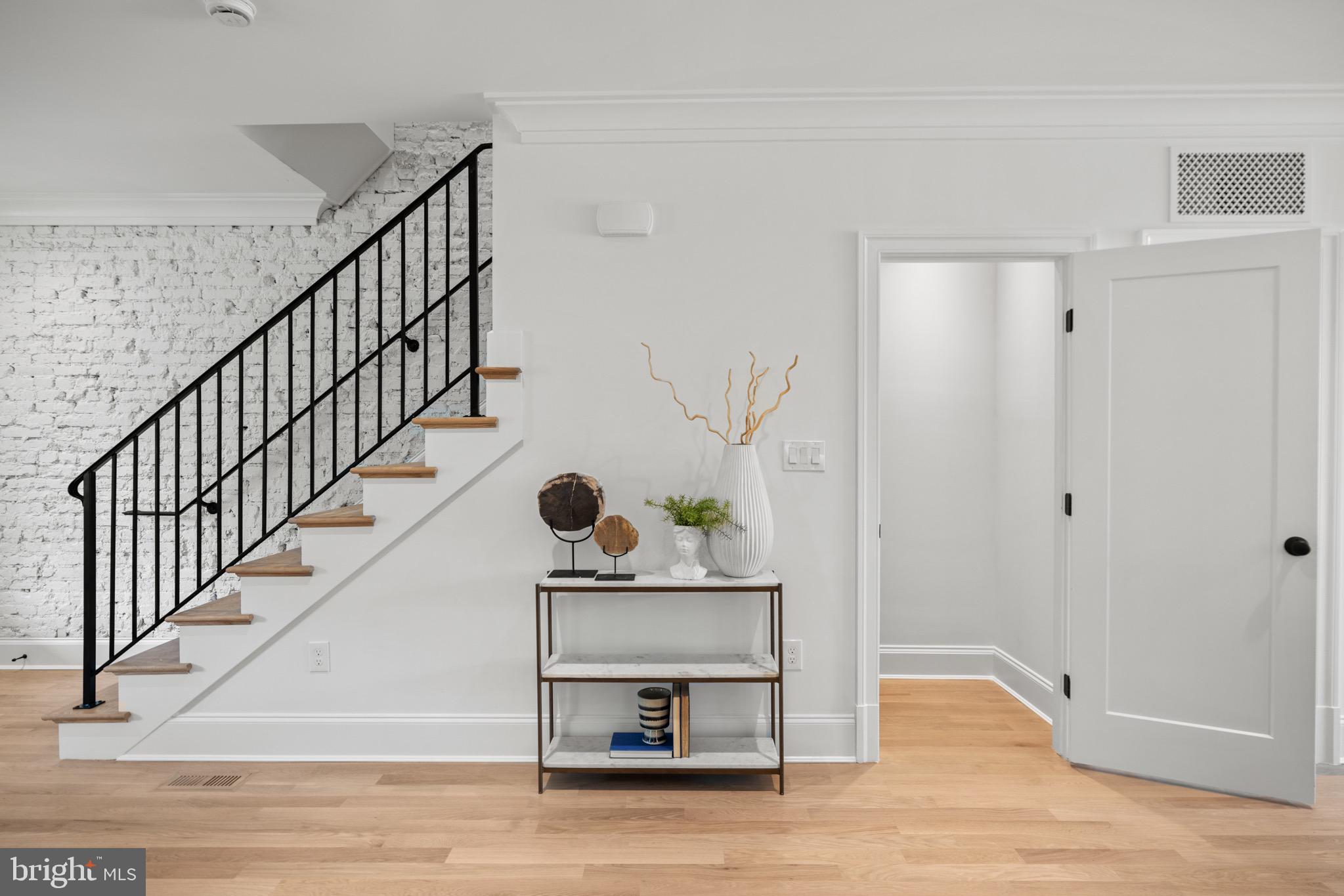 1343 Taylor St NW