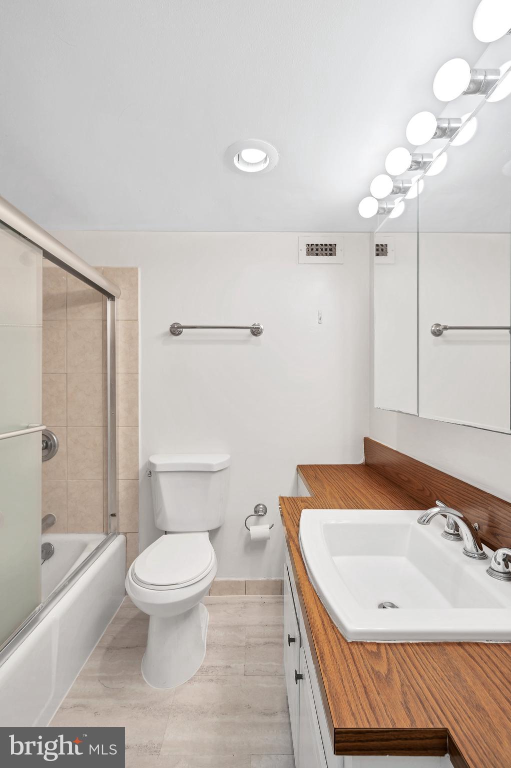 2201 L ST NW #300