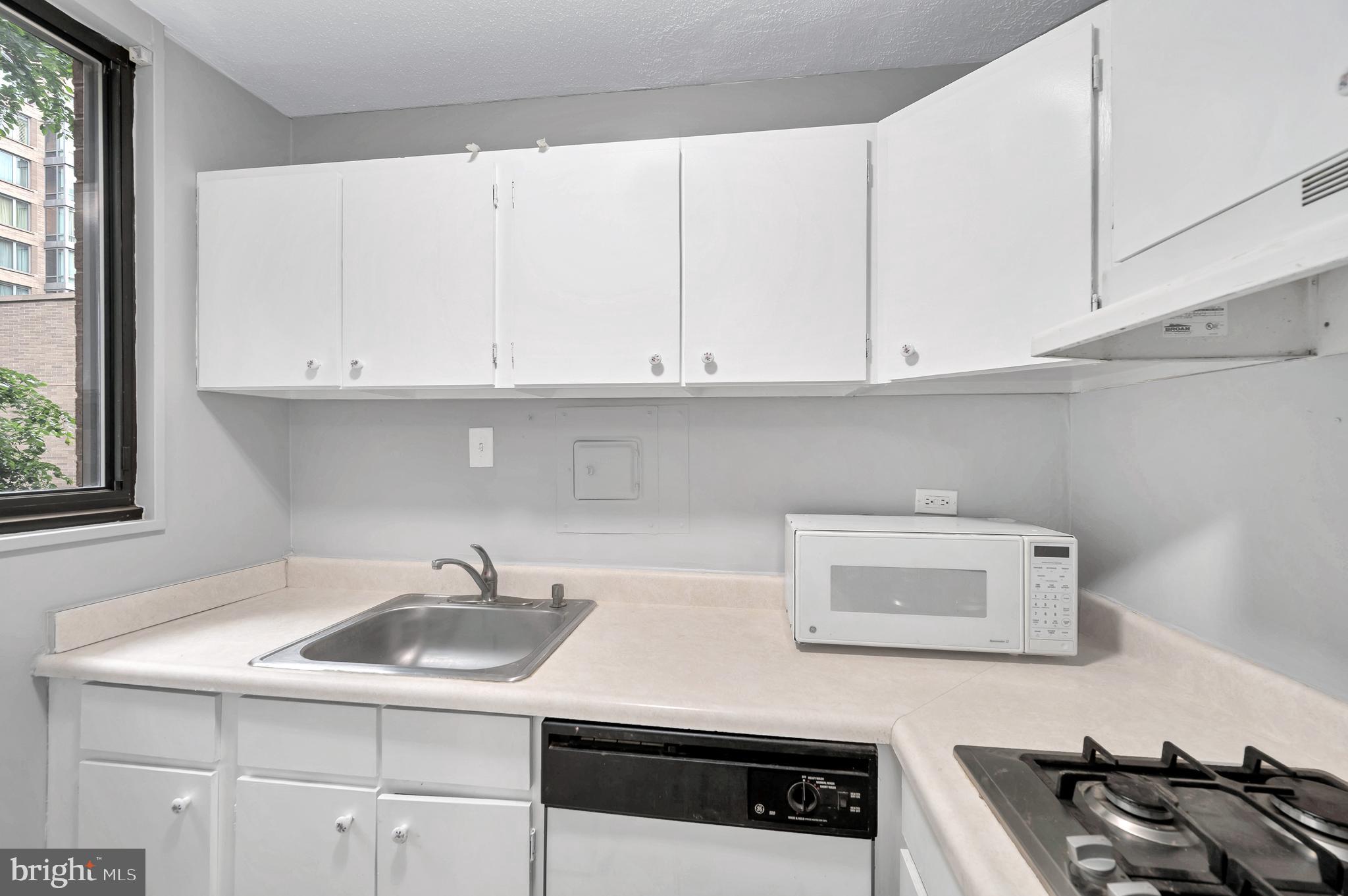 2201 L ST NW #300