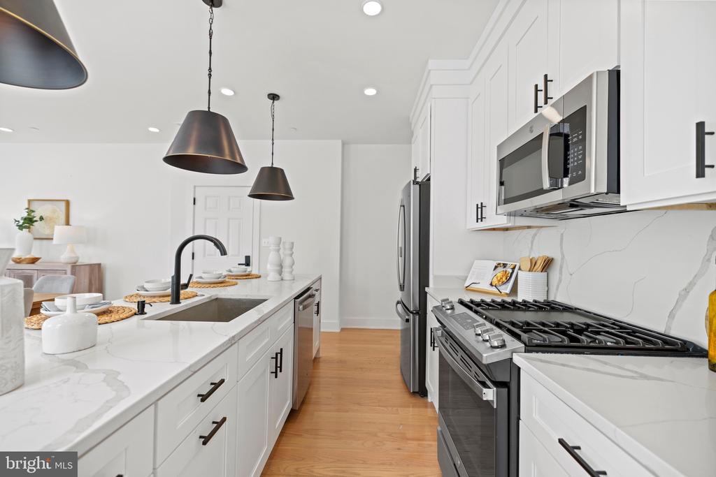 1819 A ST SE #B