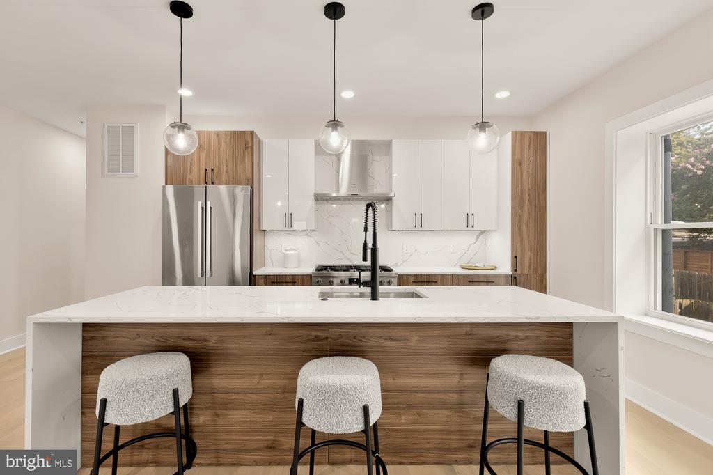 615 Irving St NW #1