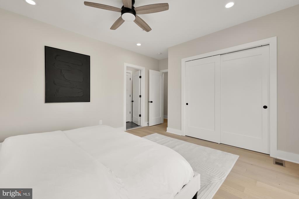 615 Irving St NW #1