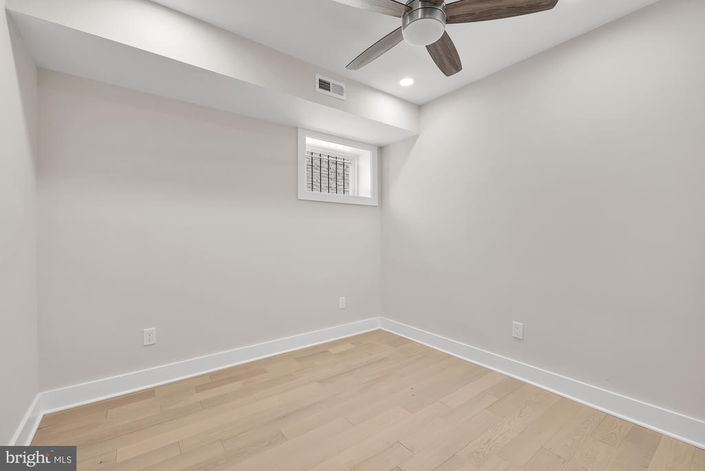 615 Irving St NW #1