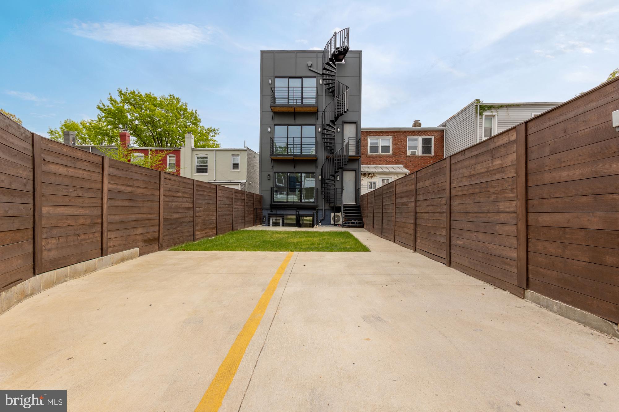 615 Irving St NW #1