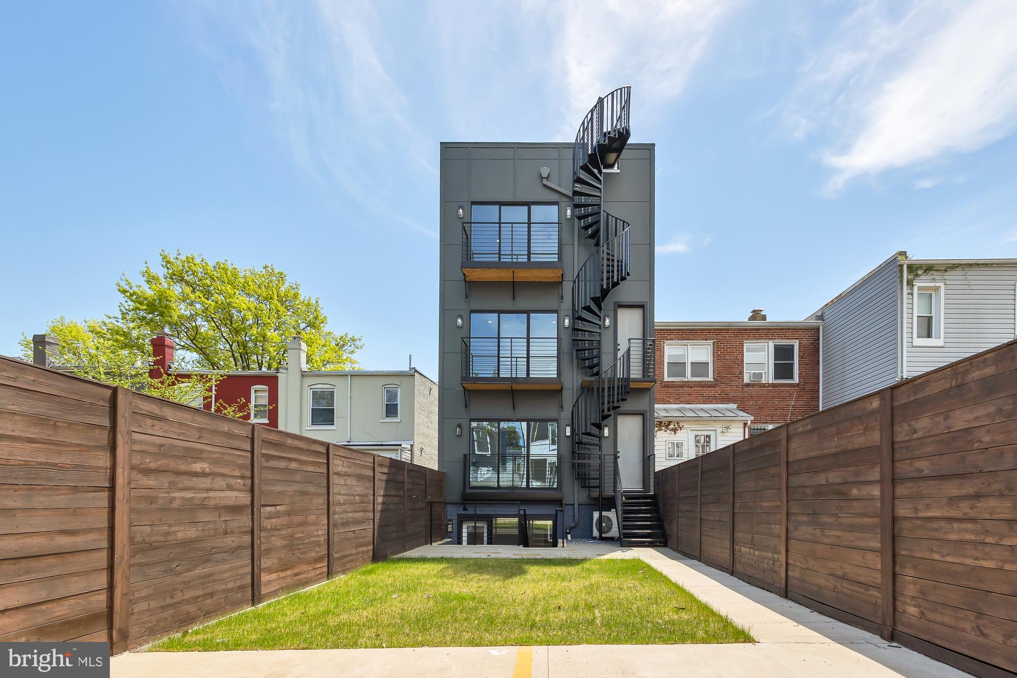 615 Irving St NW #1