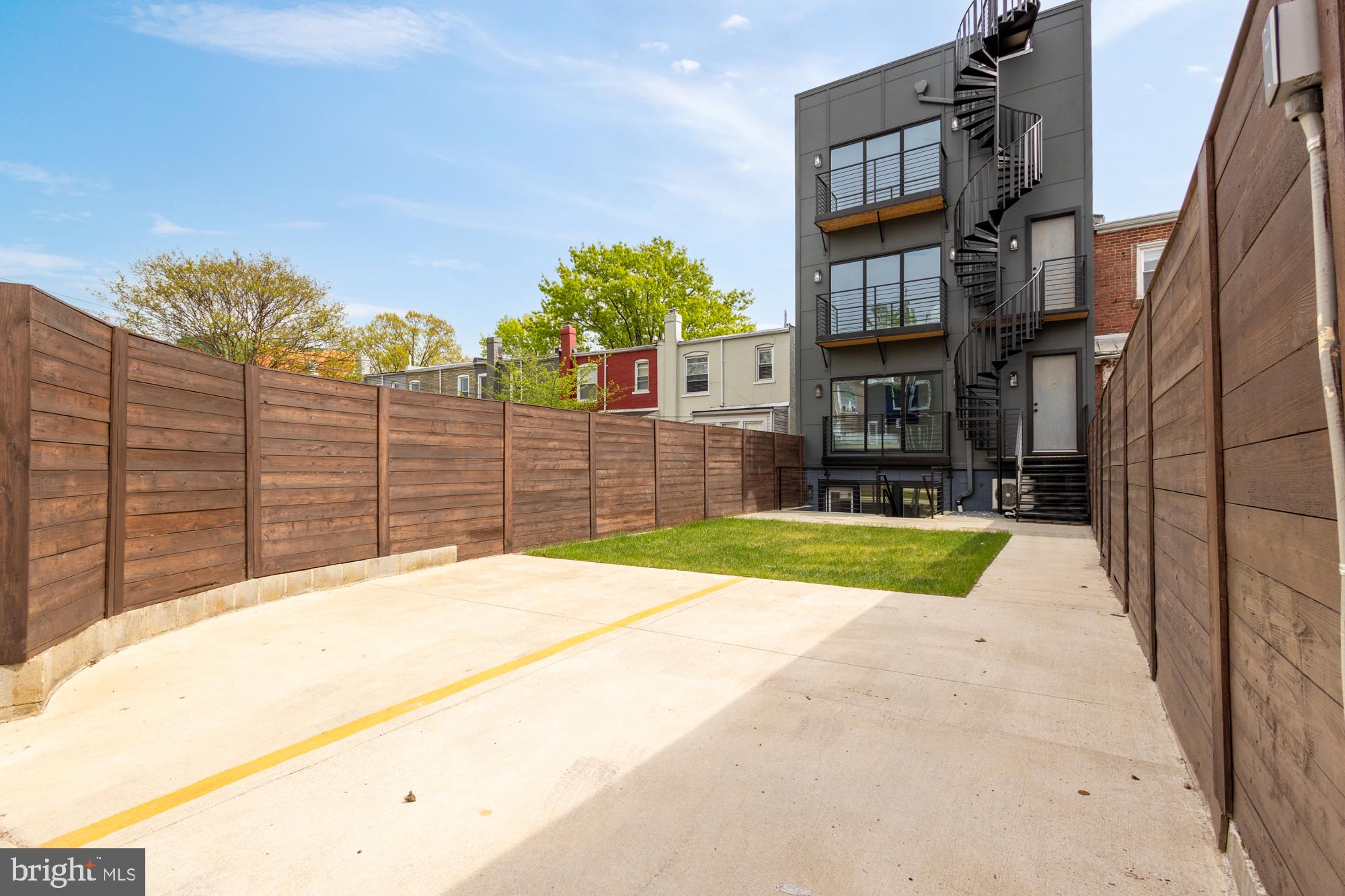 615 Irving St NW #1
