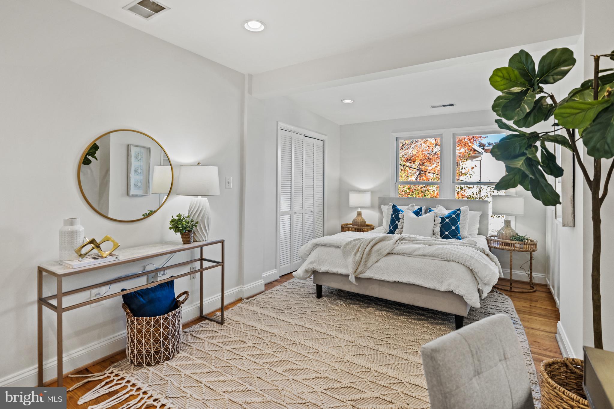 206 Bryant St NE #3