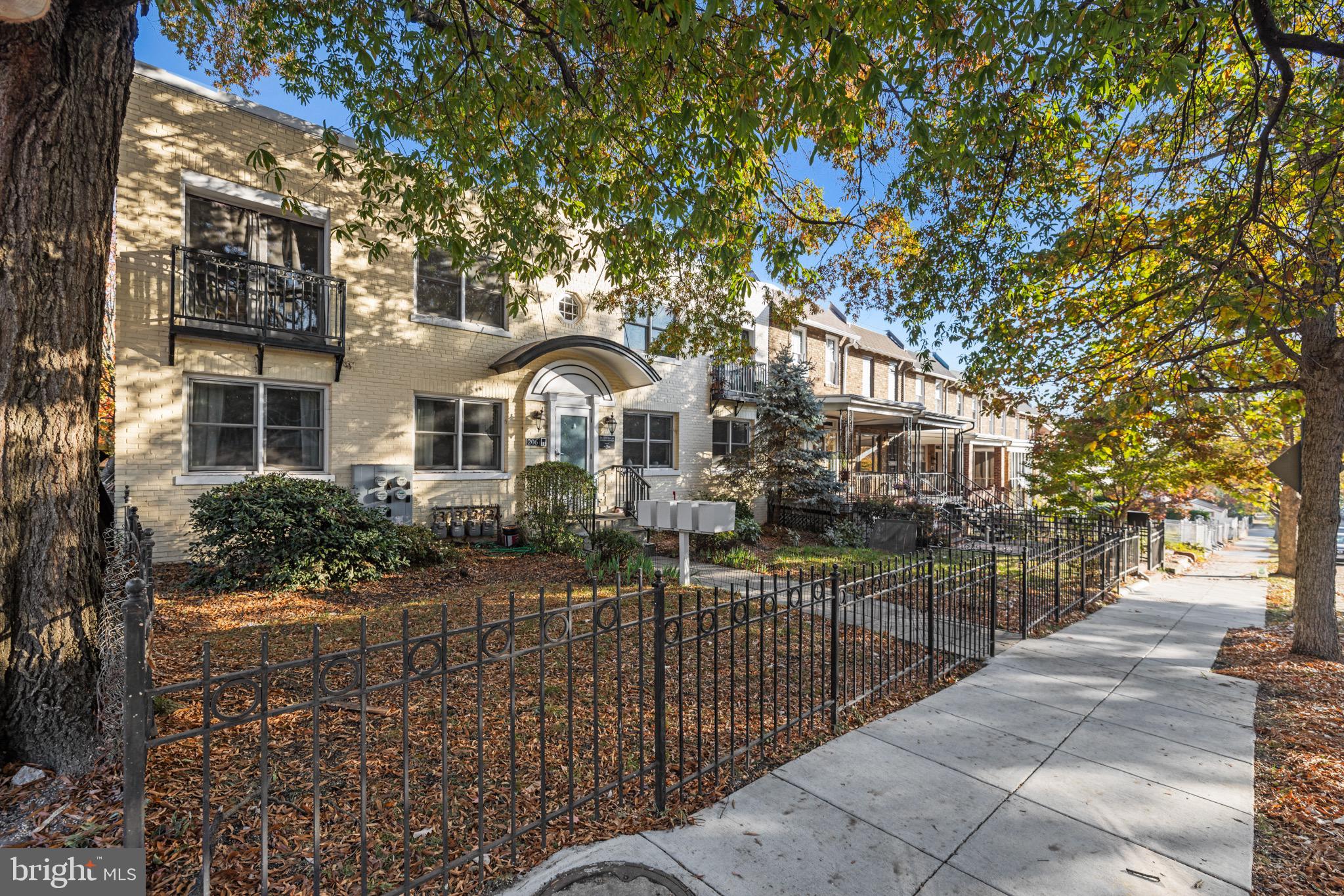 206 Bryant St NE #3