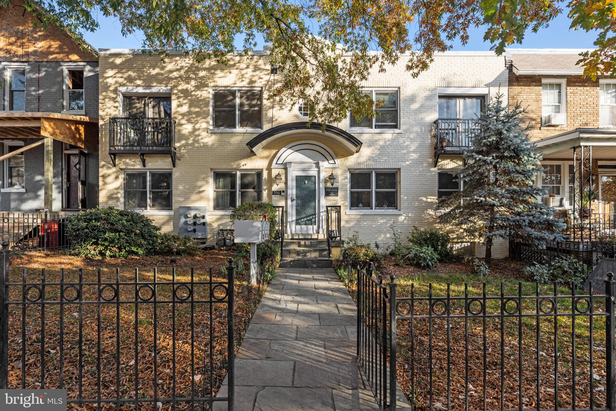 206 Bryant St NE #3