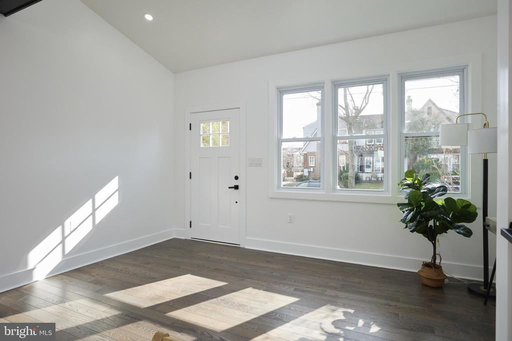 419 Marietta Pl NW