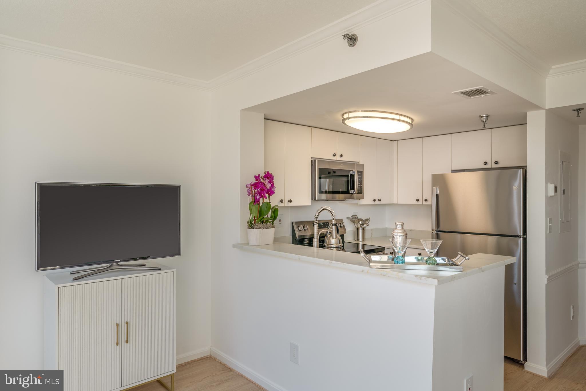 701 Pennsylvania Ave NW #1015